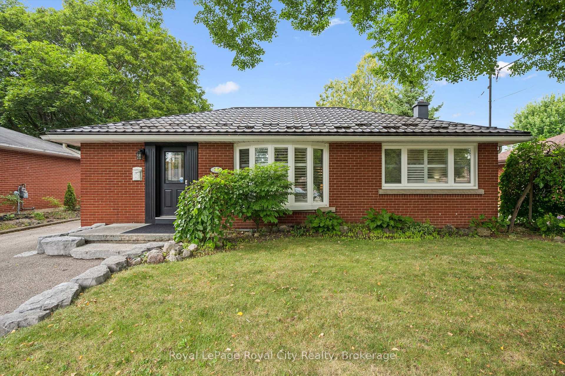 Photo 1 of 10 Sumac Place, Guelph, Riverside Park — HOMEH