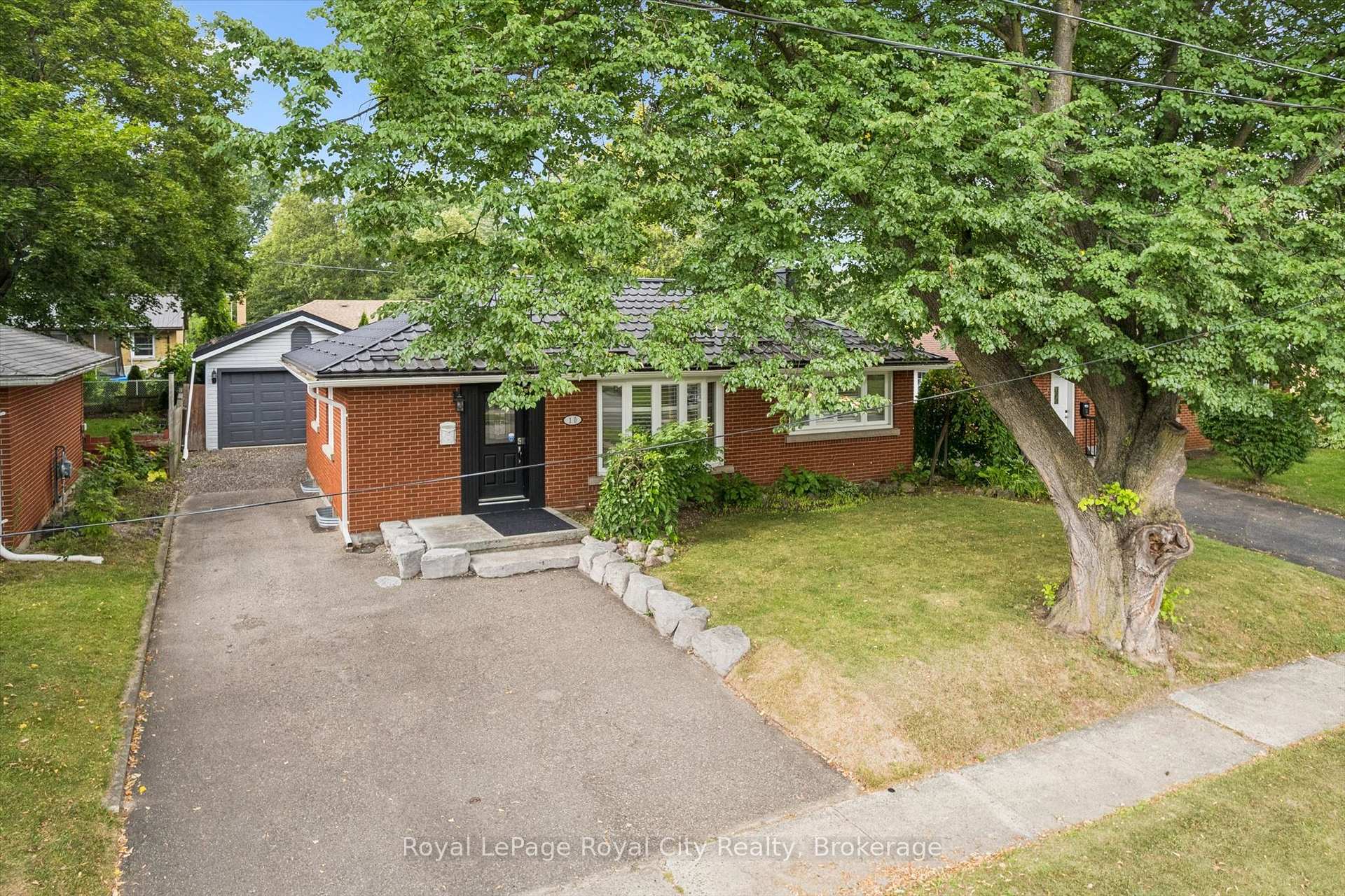 Photo 2 of 10 Sumac Place, Guelph, Riverside Park — HOMEH