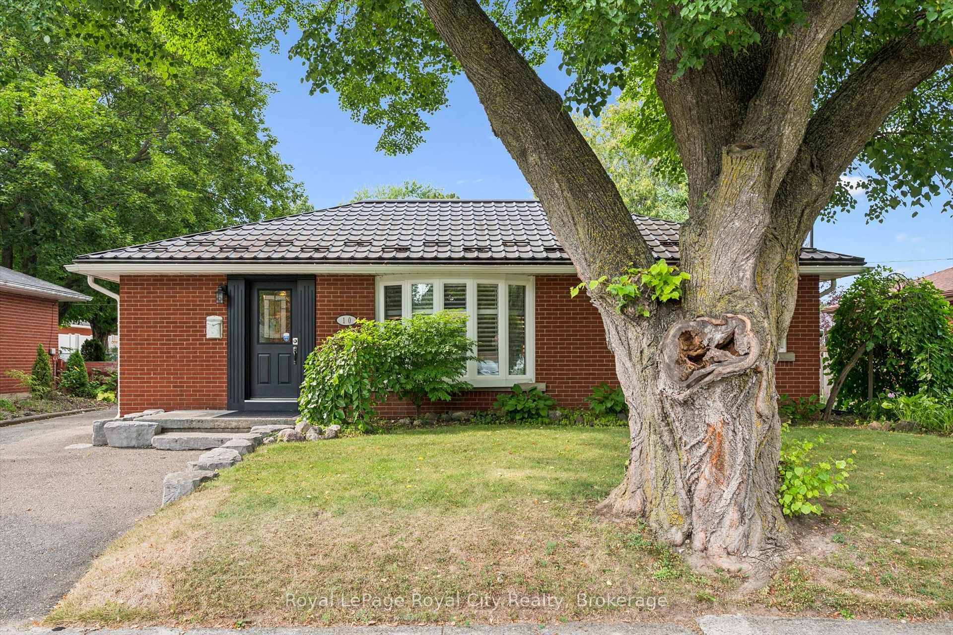 Photo 3 of 10 Sumac Place, Guelph, Riverside Park — HOMEH
