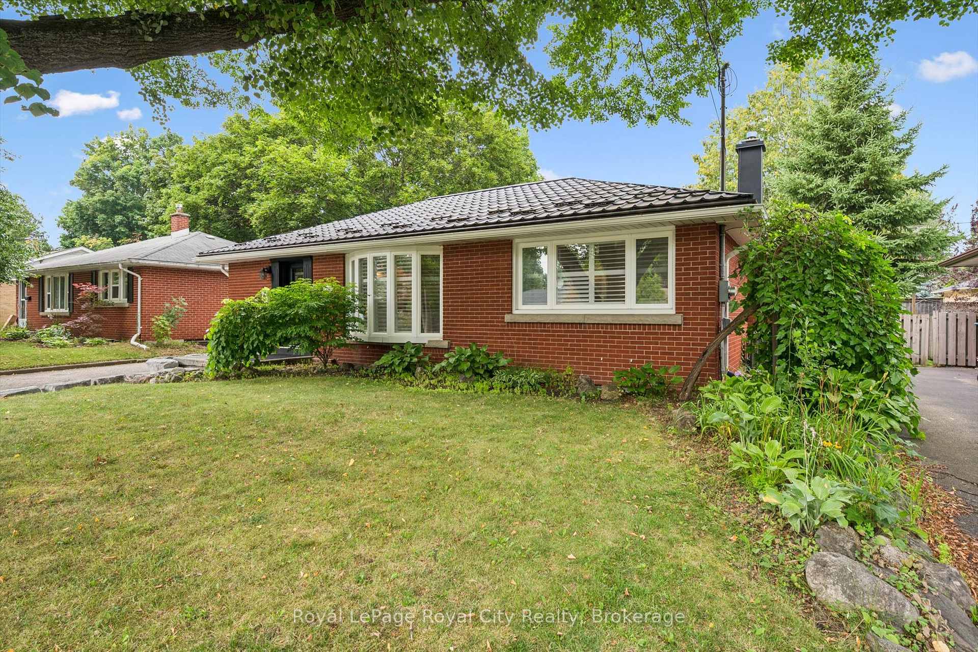 Photo 4 of 10 Sumac Place, Guelph, Riverside Park — HOMEH