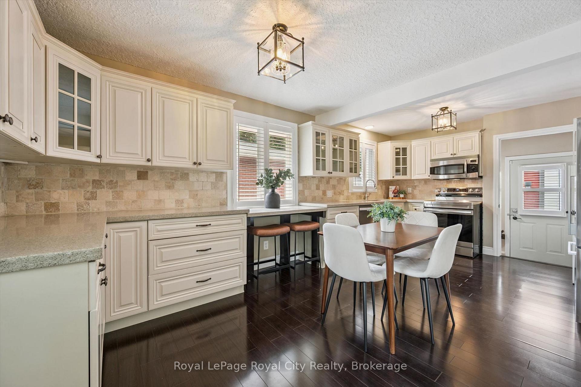 Photo 9 of 10 Sumac Place, Guelph, Riverside Park — HOMEH