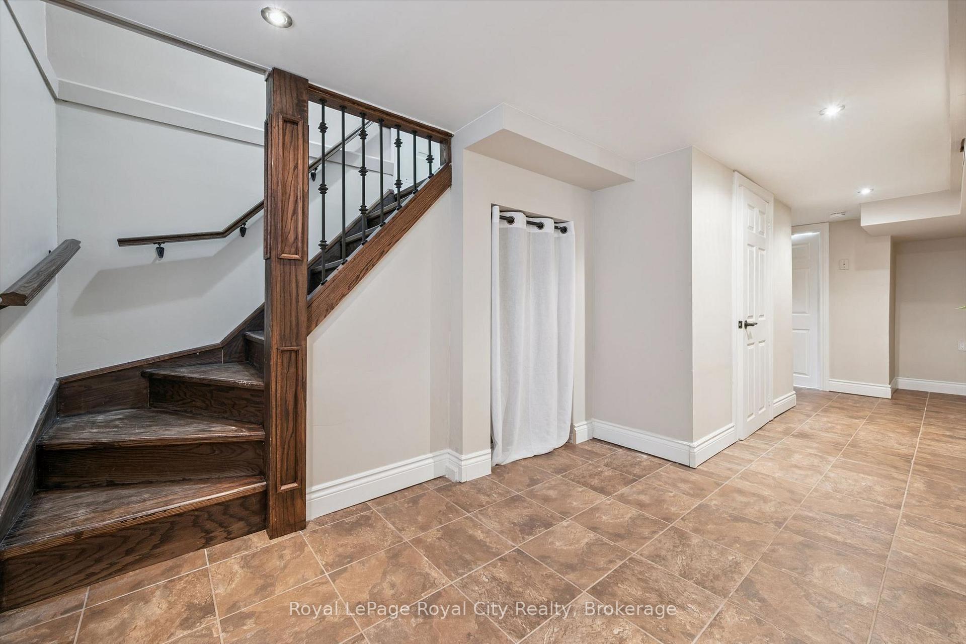 Photo 26 of 10 Sumac Place, Guelph, Riverside Park — HOMEH