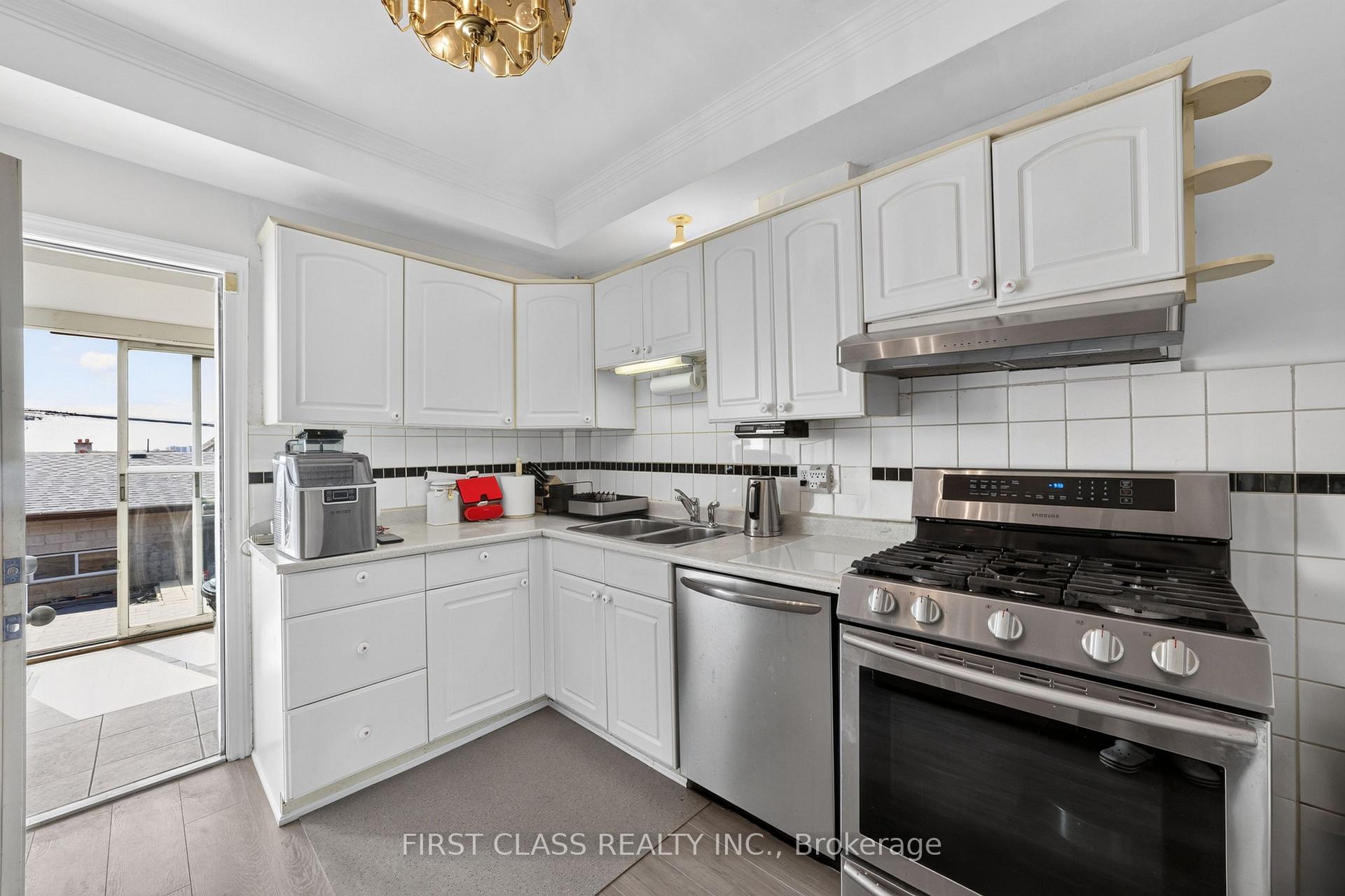 Photo 4 of 150 Caledonia Road, Toronto, Corso Italia-Davenport — HOMEH