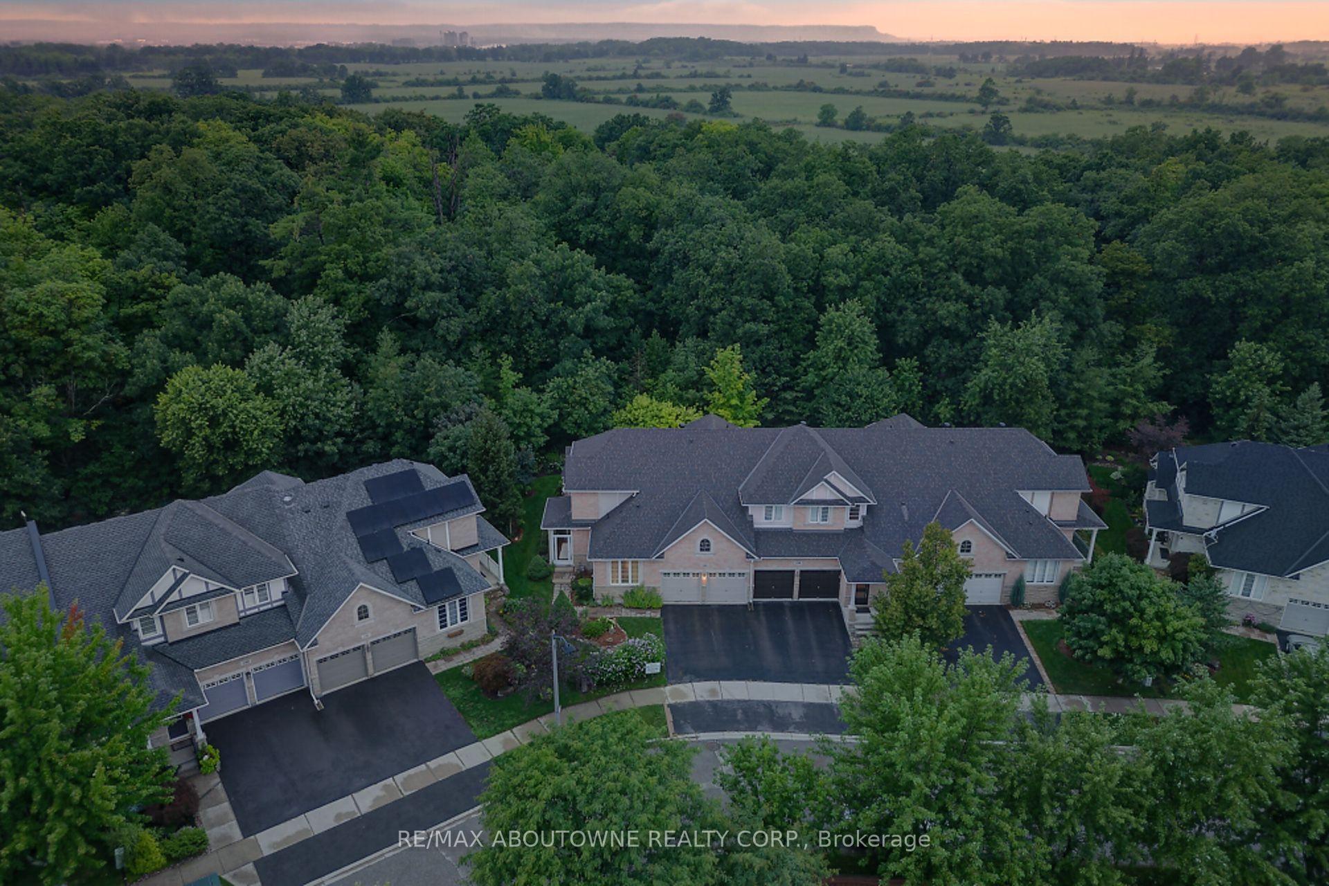 Photo 2 of 2196 Emily Circle, Oakville, Bronte Creek — HOMEH