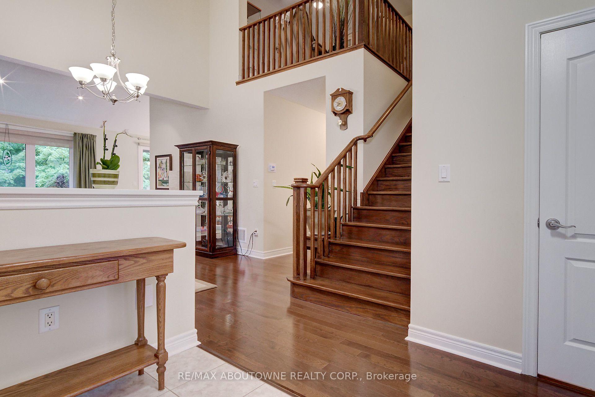 Photo 7 of 2196 Emily Circle, Oakville, Bronte Creek — HOMEH