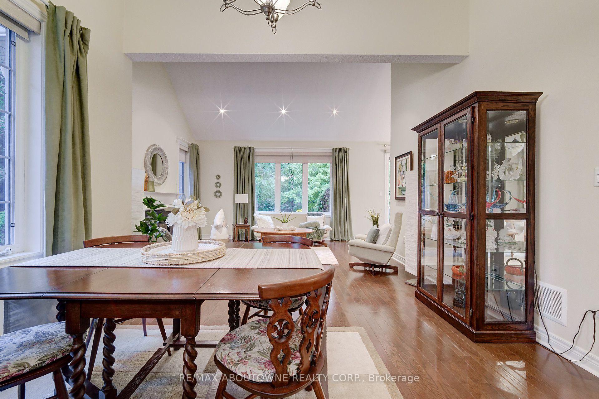 Photo 8 of 2196 Emily Circle, Oakville, Bronte Creek — HOMEH
