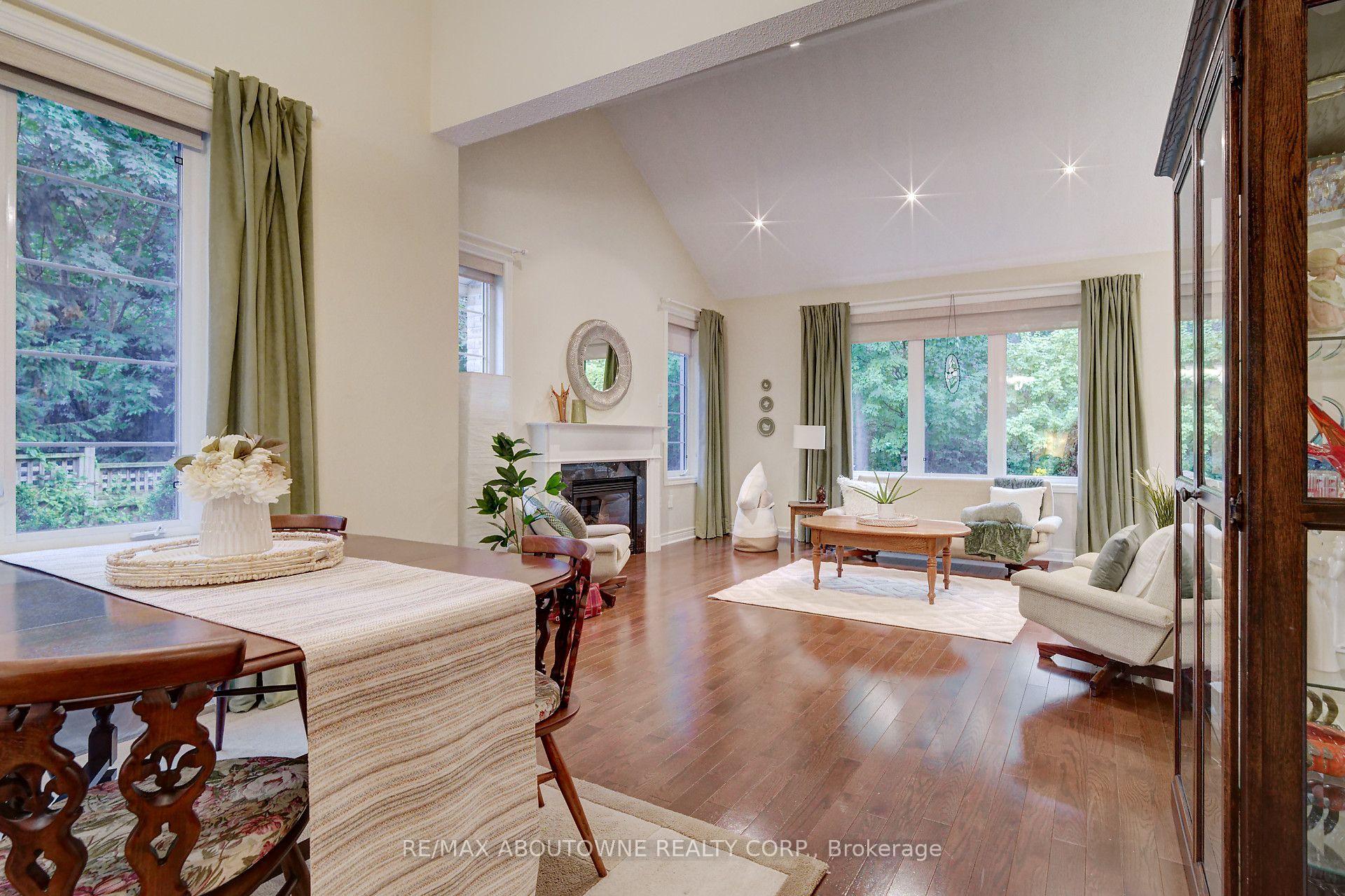 Photo 9 of 2196 Emily Circle, Oakville, Bronte Creek — HOMEH