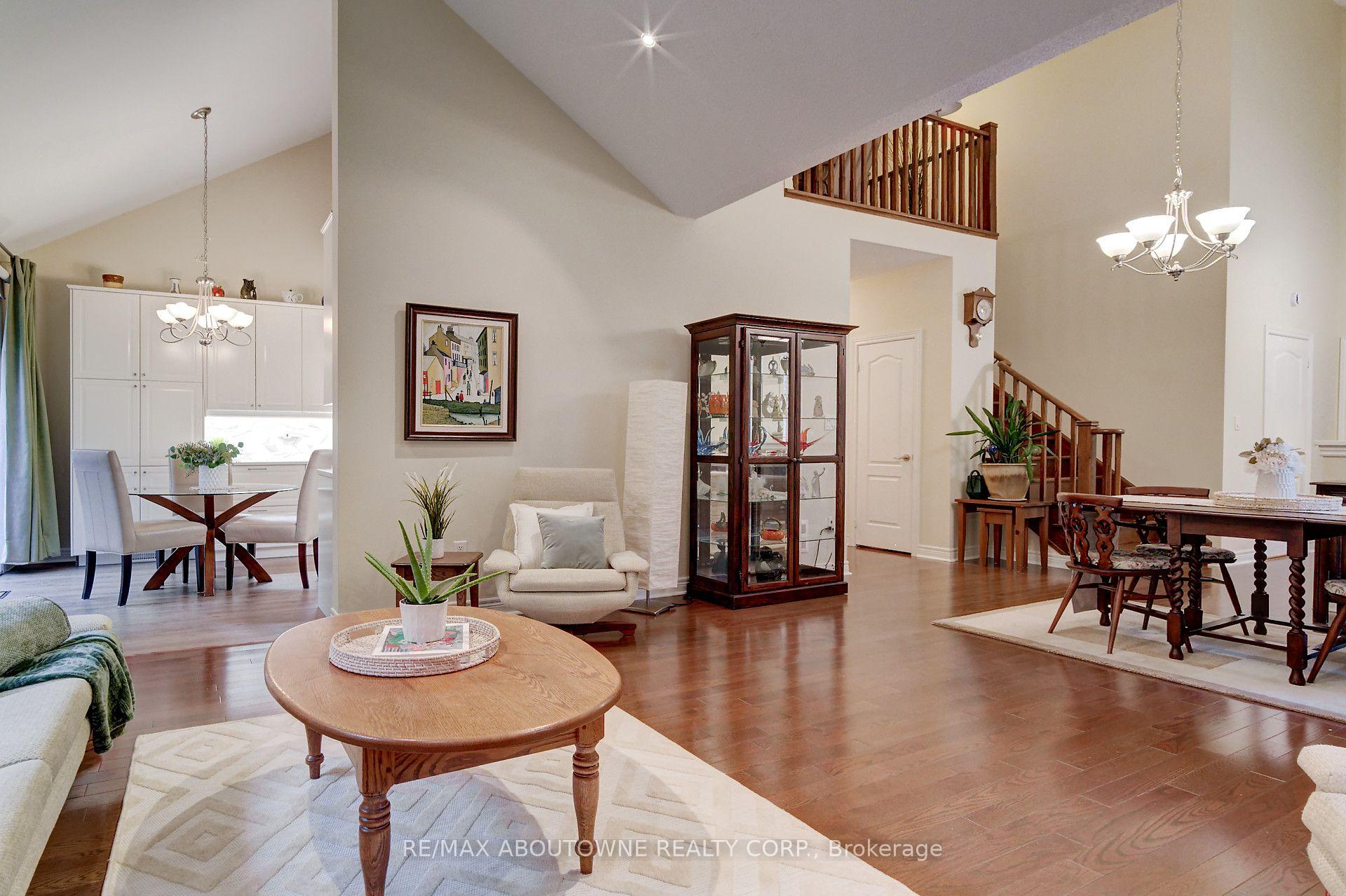 Photo 11 of 2196 Emily Circle, Oakville, Bronte Creek — HOMEH