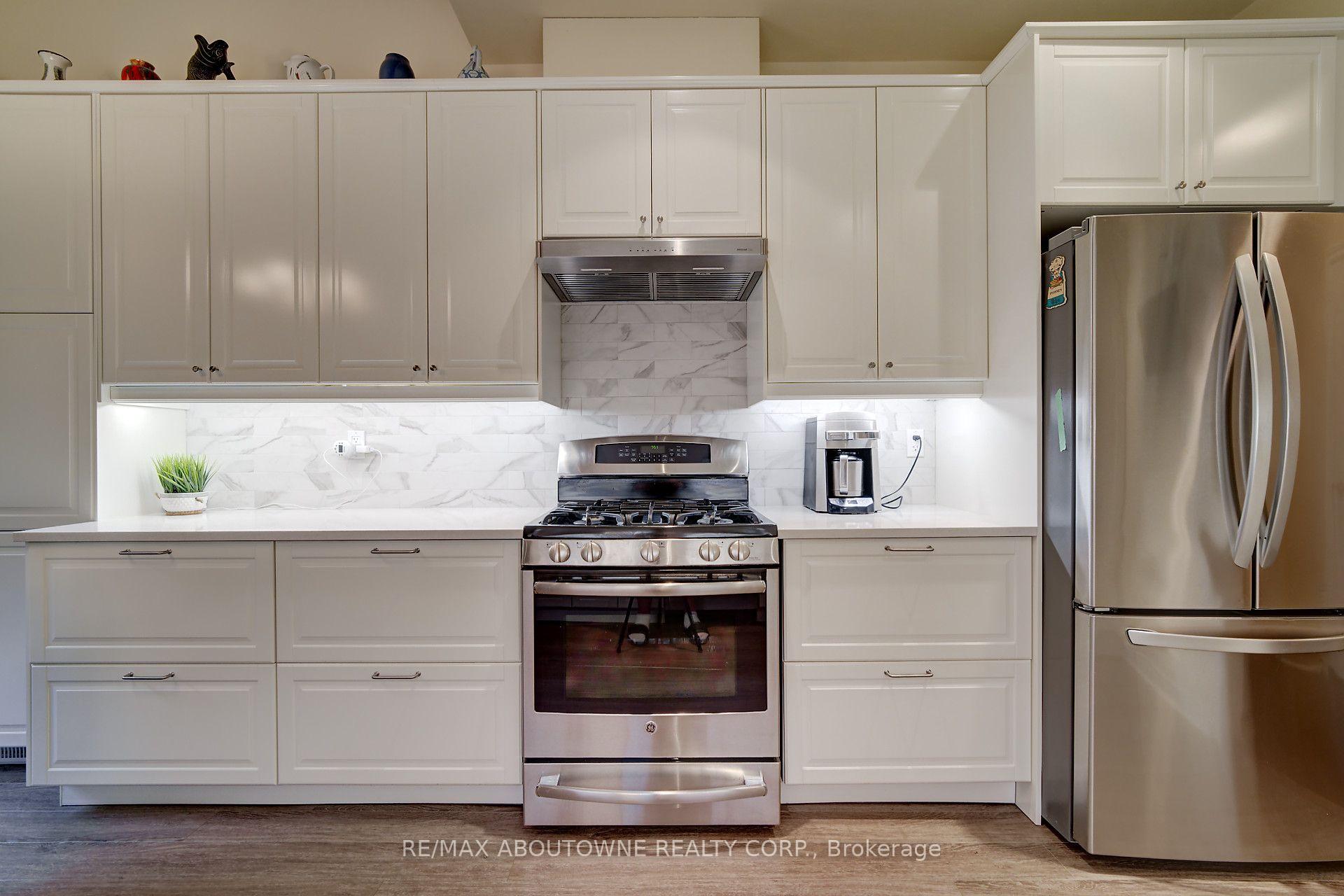 Photo 14 of 2196 Emily Circle, Oakville, Bronte Creek — HOMEH