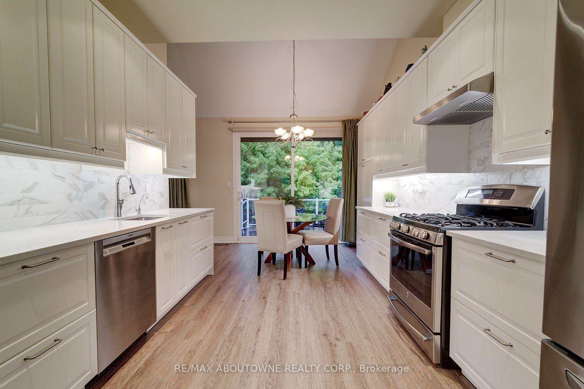 Photo 15 of 2196 Emily Circle, Oakville, Bronte Creek — HOMEH