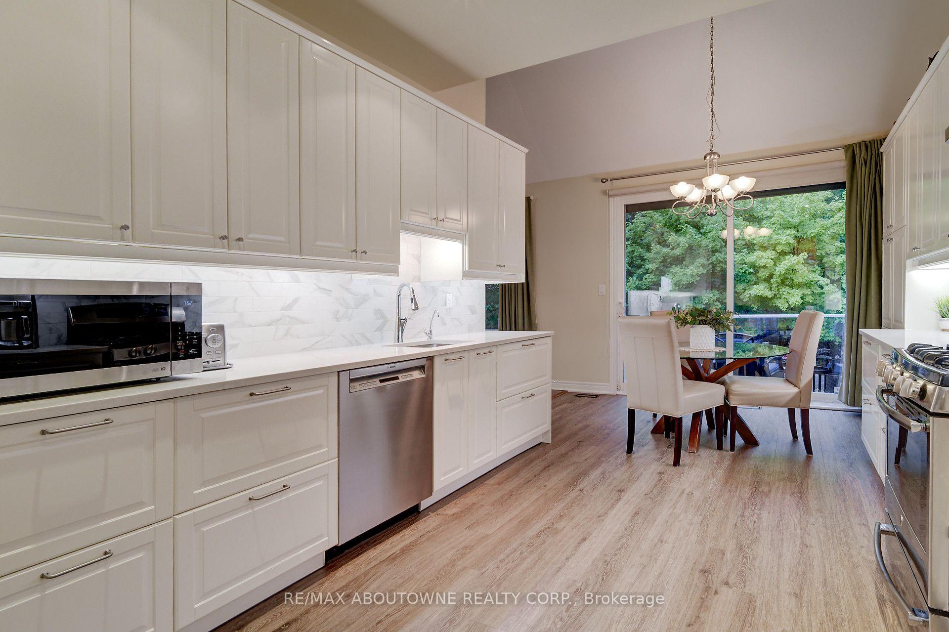 Photo 16 of 2196 Emily Circle, Oakville, Bronte Creek — HOMEH