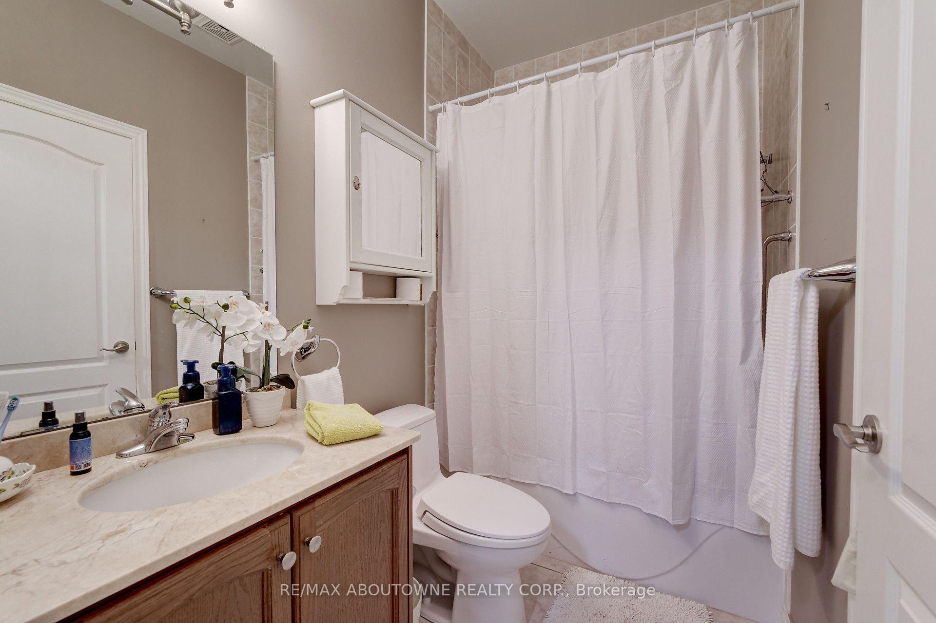 Photo 17 of 2196 Emily Circle, Oakville, Bronte Creek — HOMEH