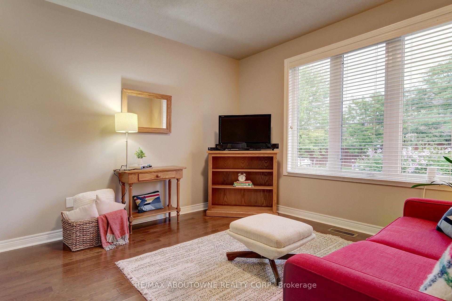 Photo 18 of 2196 Emily Circle, Oakville, Bronte Creek — HOMEH