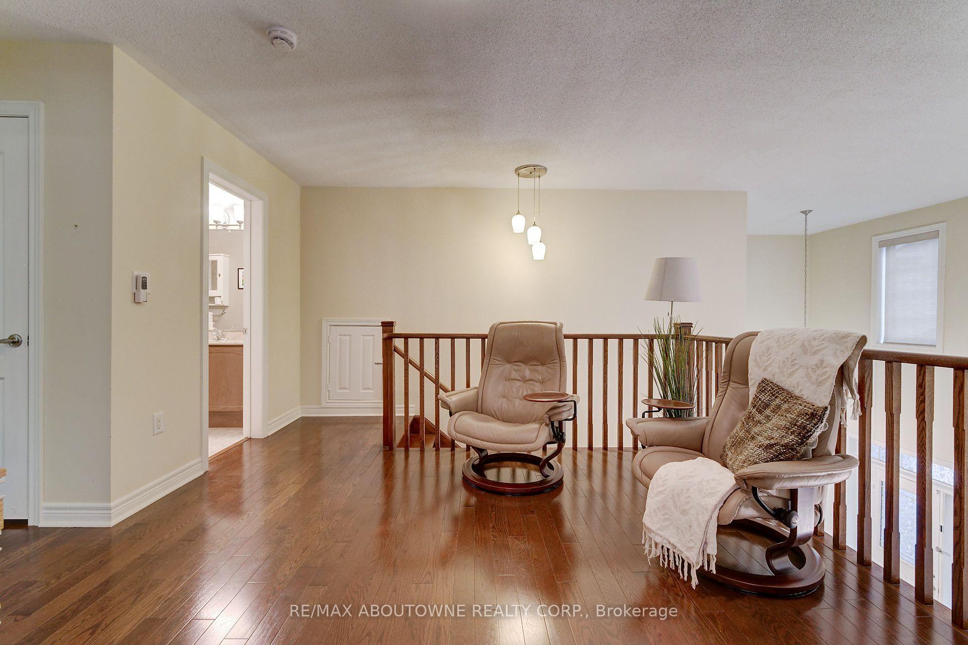 Photo 21 of 2196 Emily Circle, Oakville, Bronte Creek — HOMEH