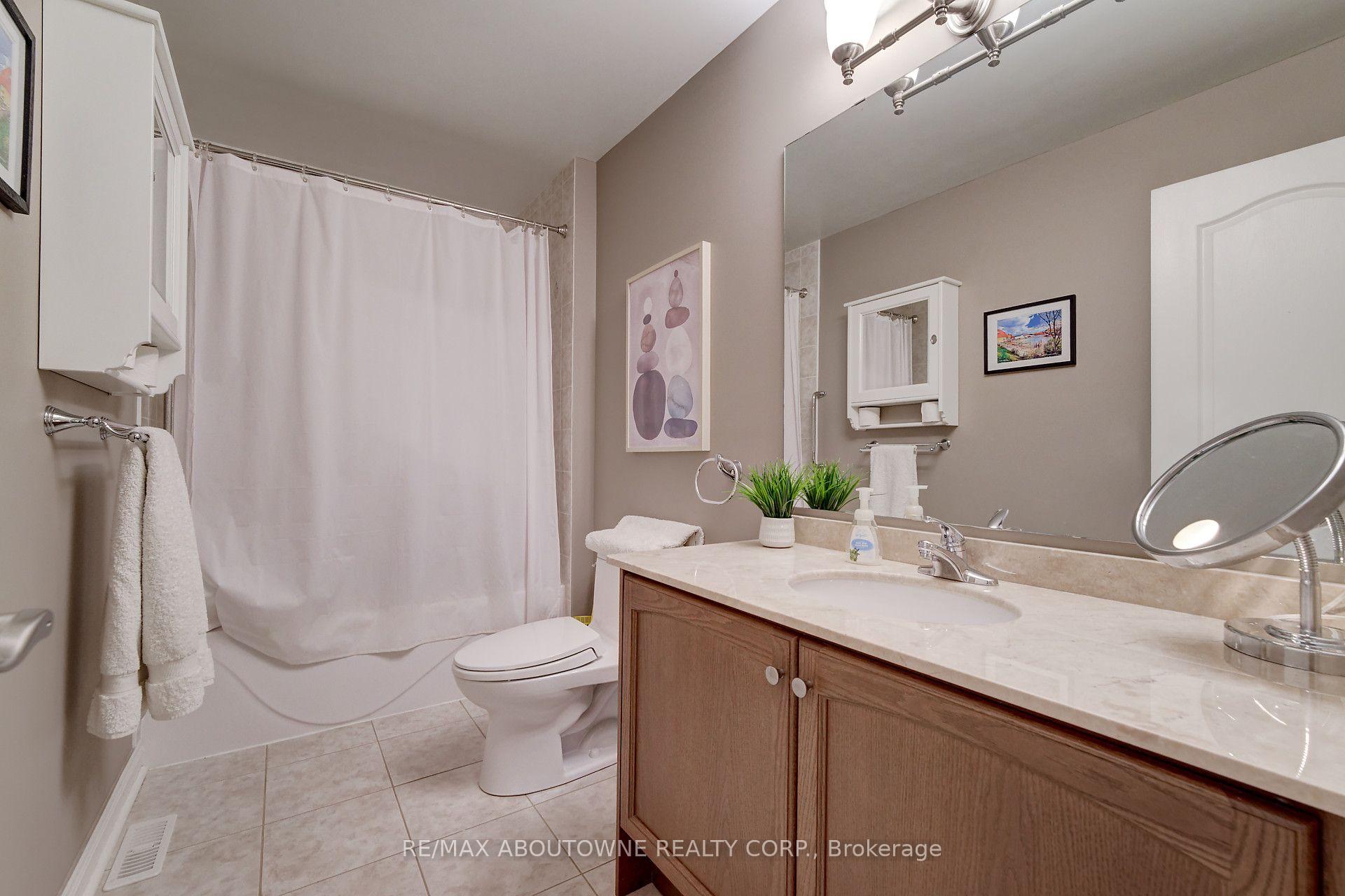 Photo 23 of 2196 Emily Circle, Oakville, Bronte Creek — HOMEH