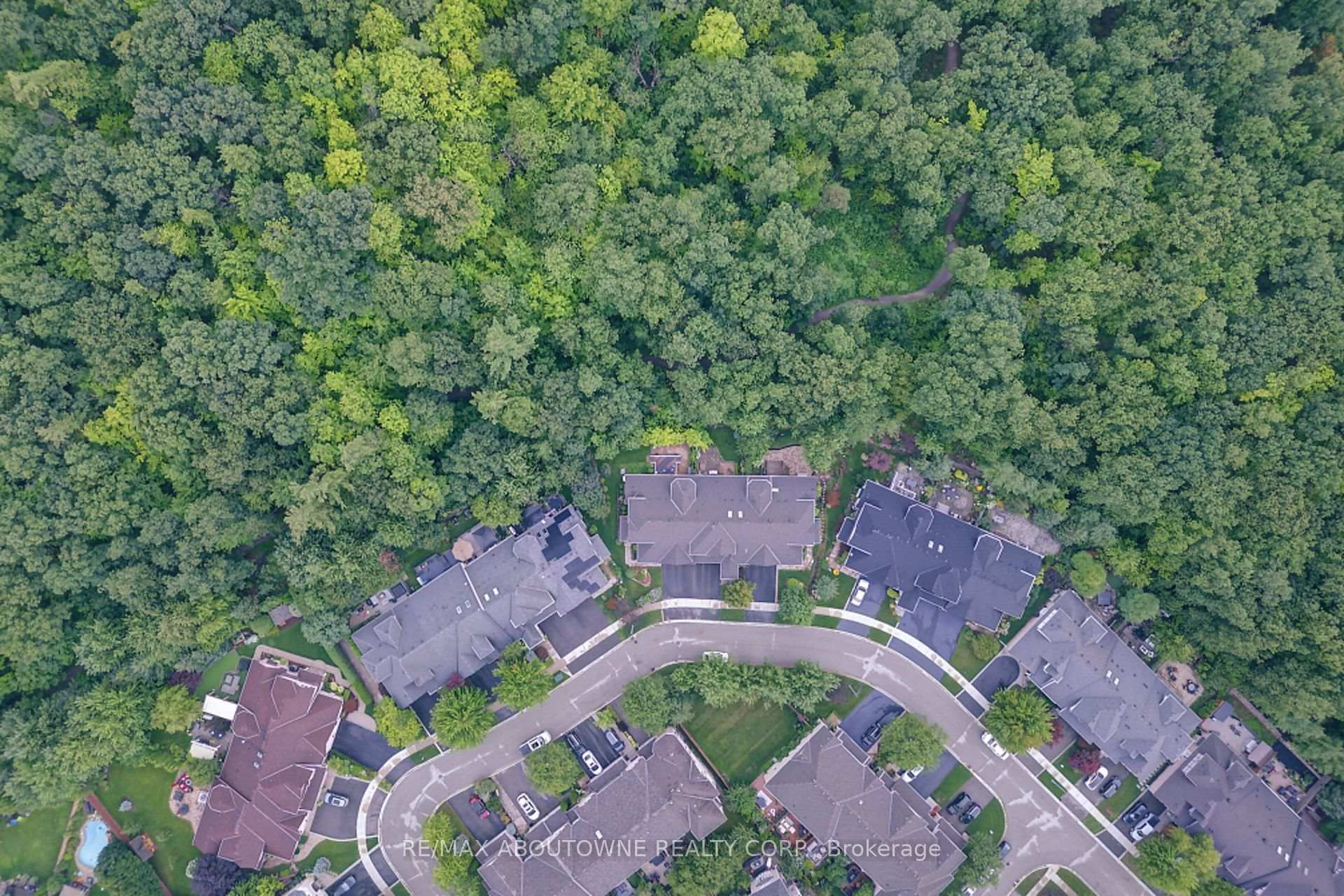 Photo 39 of 2196 Emily Circle, Oakville, Bronte Creek — HOMEH