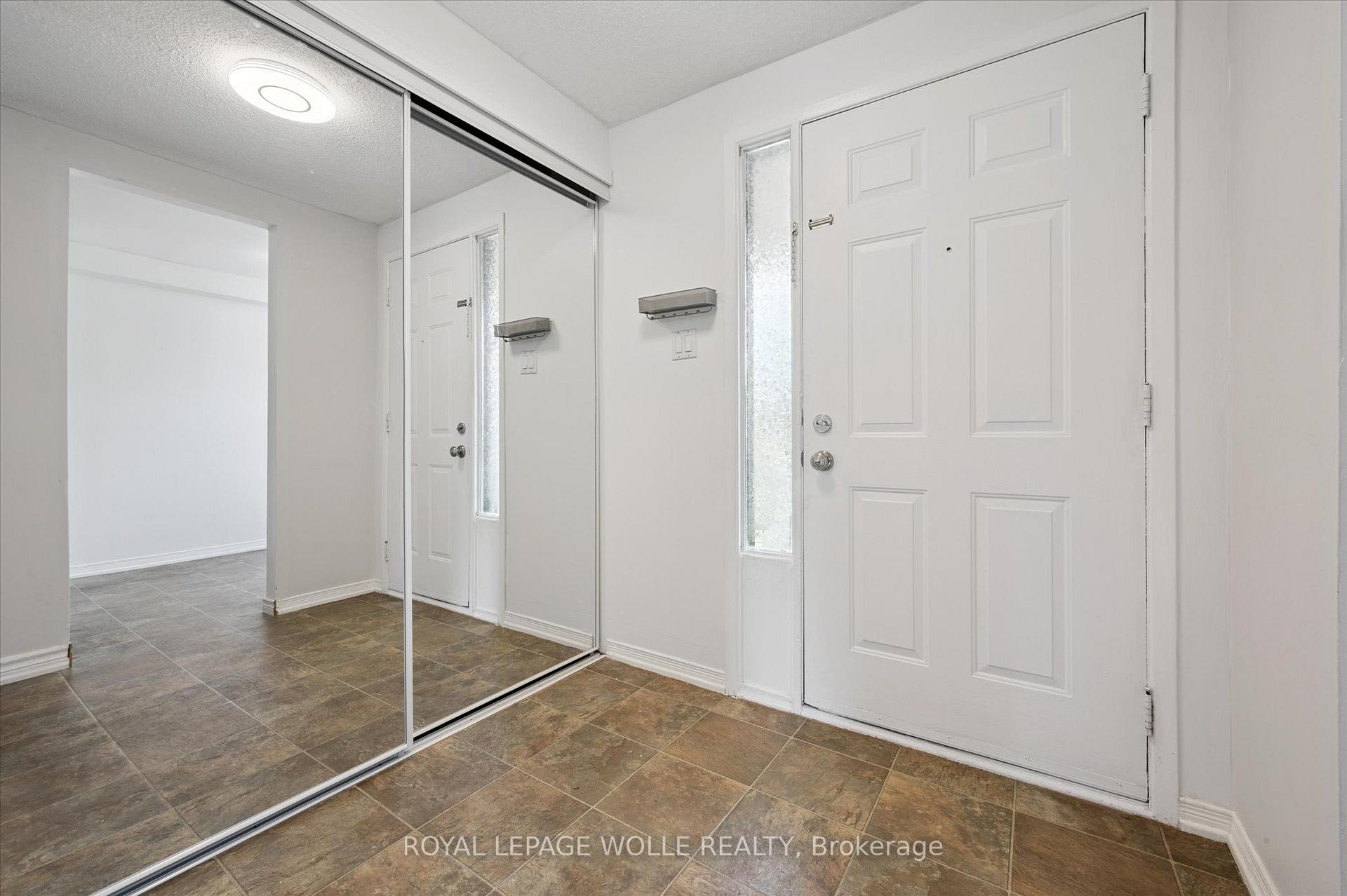 Photo 5 of Unit 2, 750 Erinbrook Drive, Kitchener, Country Hills West — HOMEH