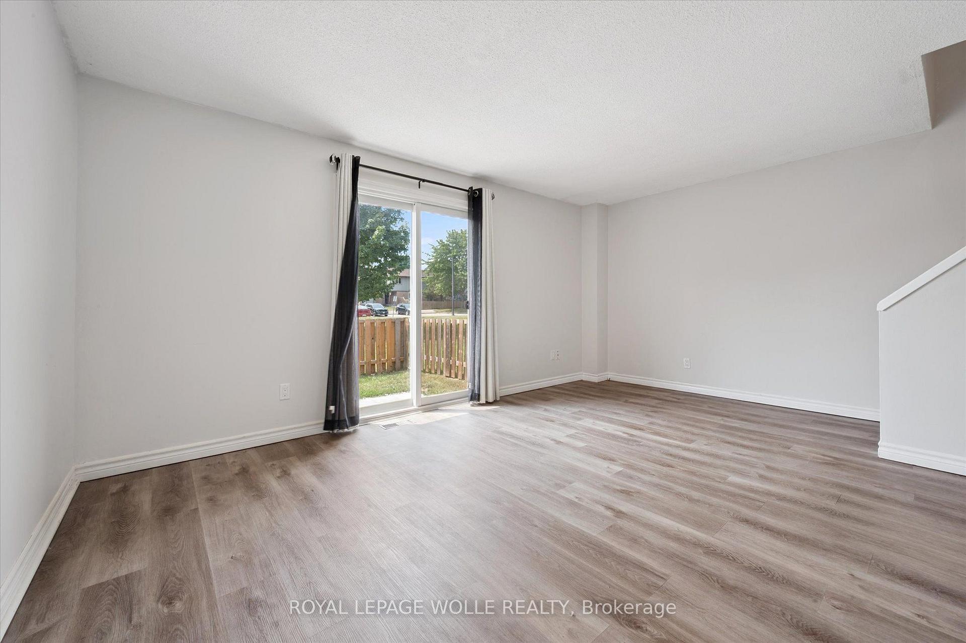 Photo 6 of Unit 2, 750 Erinbrook Drive, Kitchener, Country Hills West — HOMEH