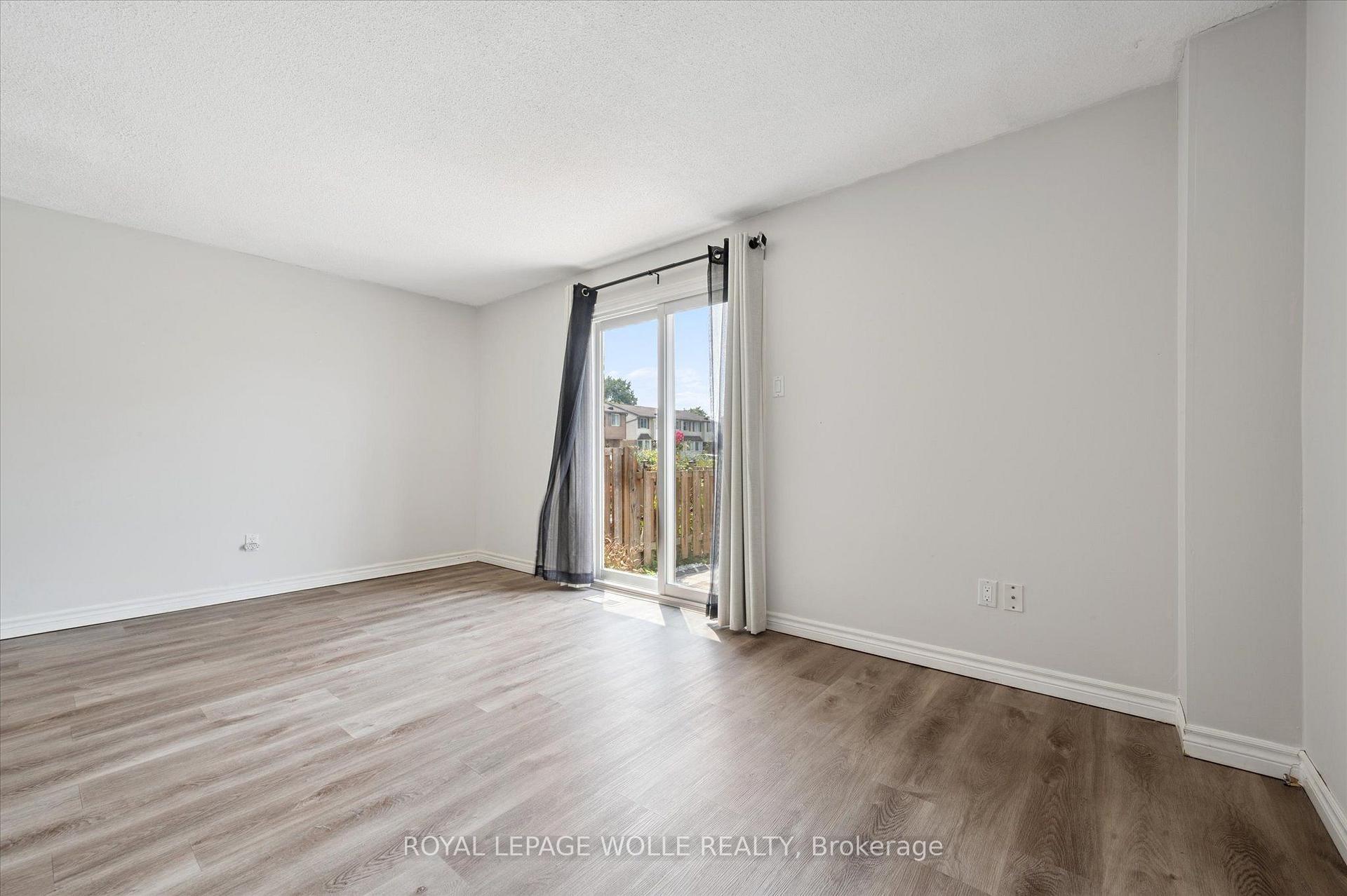 Photo 8 of Unit 2, 750 Erinbrook Drive, Kitchener, Country Hills West — HOMEH