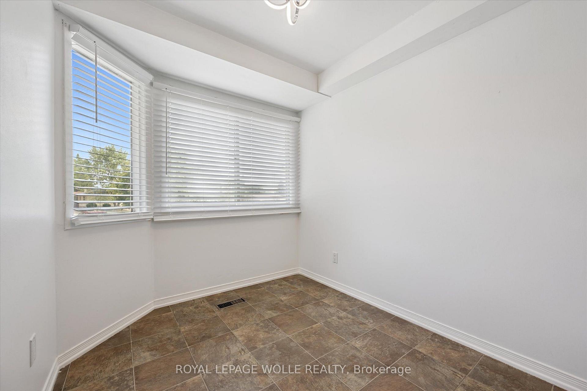 Photo 13 of Unit 2, 750 Erinbrook Drive, Kitchener, Country Hills West — HOMEH