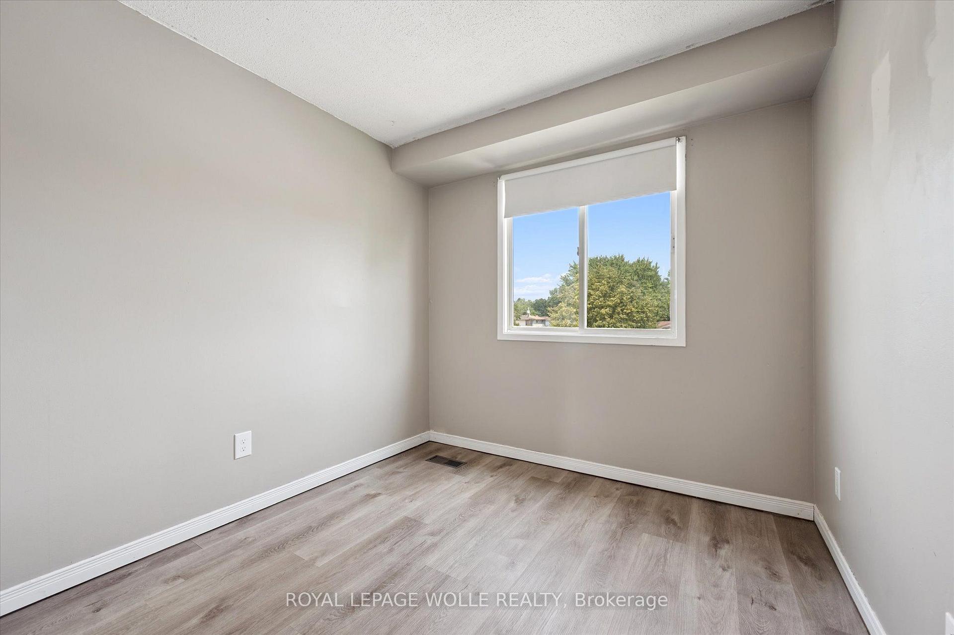 Photo 16 of Unit 2, 750 Erinbrook Drive, Kitchener, Country Hills West — HOMEH