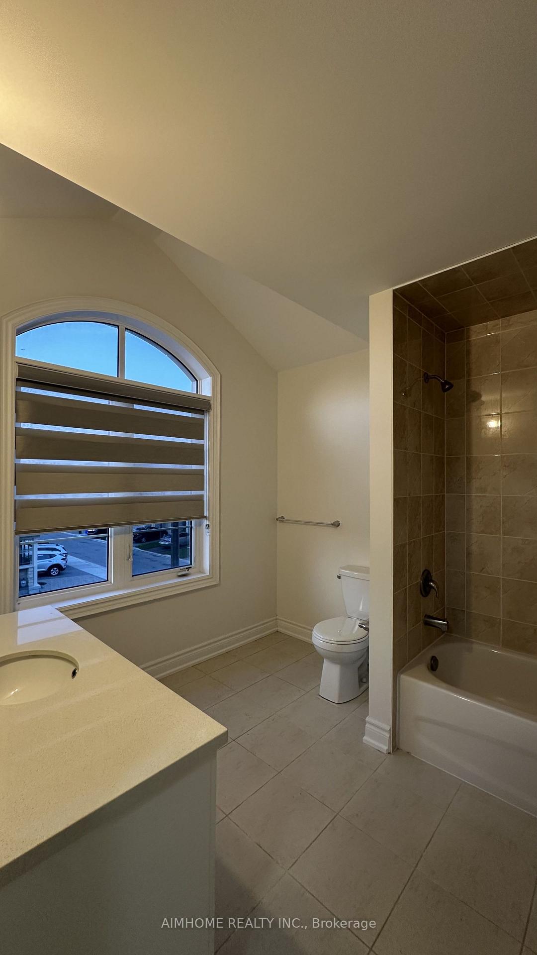 Photo 9 of 52 Liam Lane, Markham, Cedarwood — HOMEH