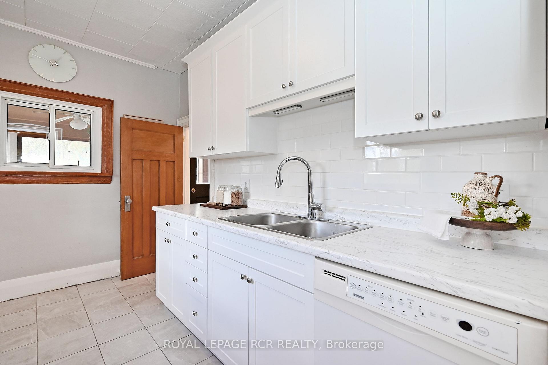 Photo 10 of 116 Buckingham Avenue, Oshawa, O'Neill — HOMEH