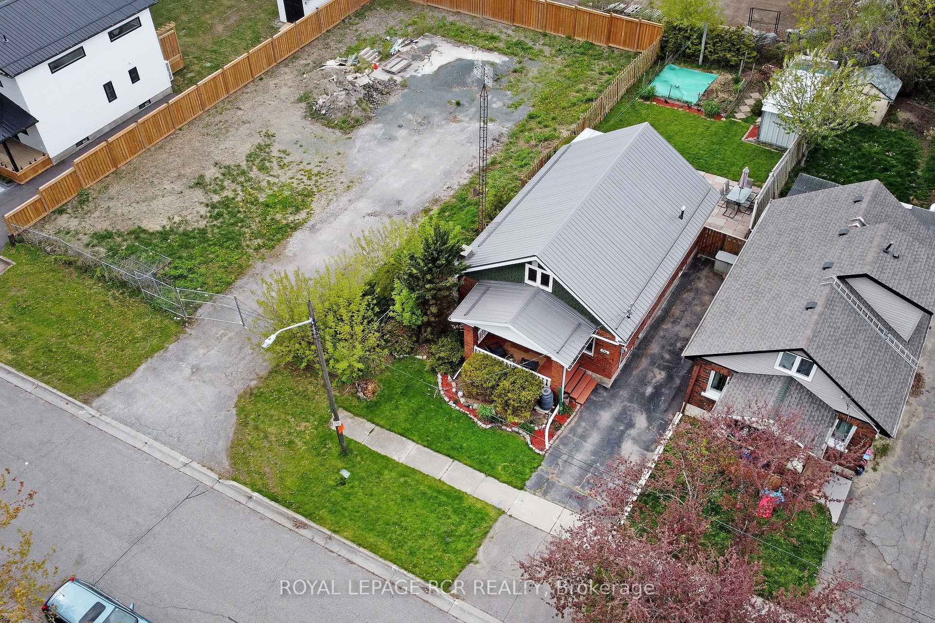 Photo 43 of 116 Buckingham Avenue, Oshawa, O'Neill — HOMEH