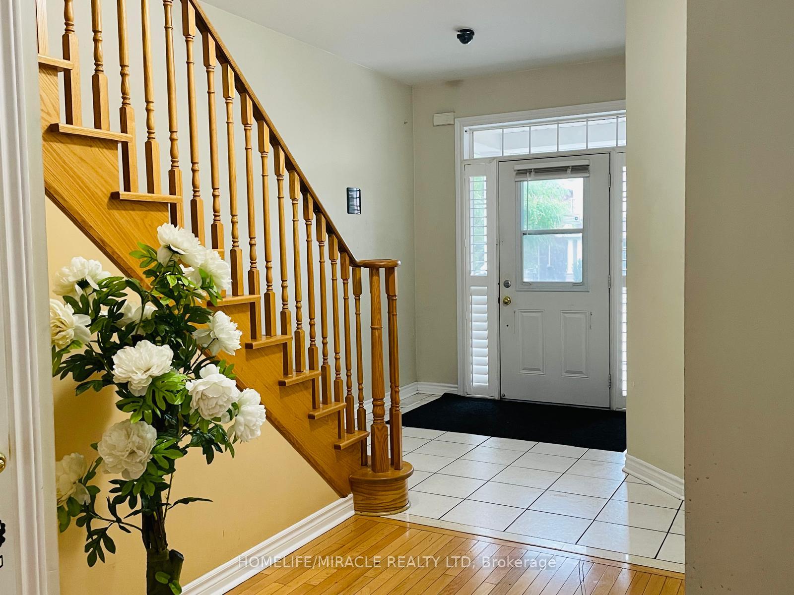 Photo 2 of 88 Summitgreen Crescent, Brampton, Sandringham-Wellington — HOMEH