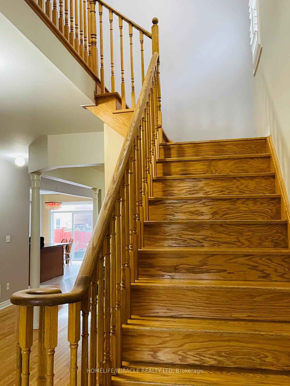 Photo 6 of 88 Summitgreen Crescent, Brampton, Sandringham-Wellington — HOMEH