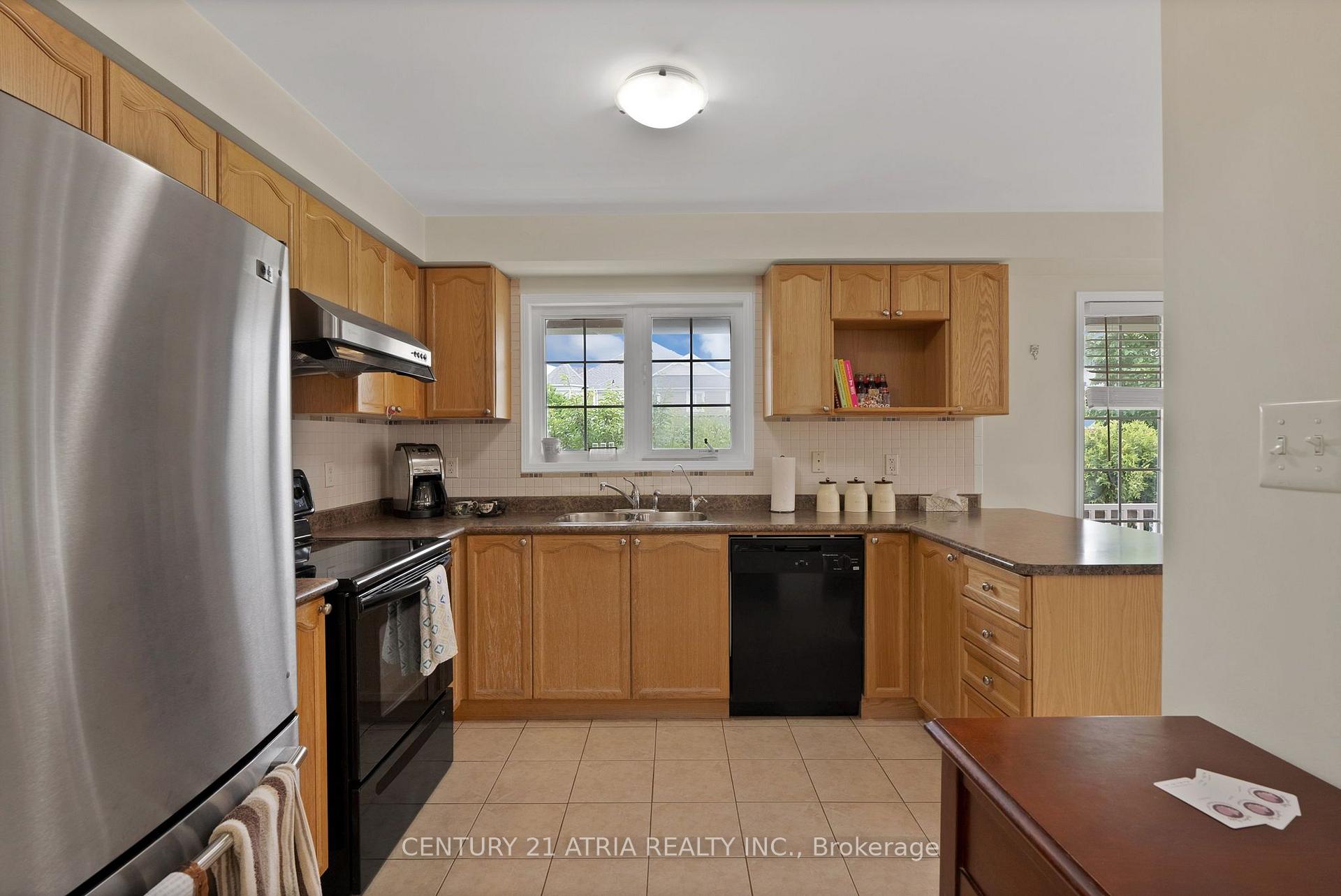 Photo 7 of 100 Gas Lamp Lane, Markham, Cornell — HOMEH