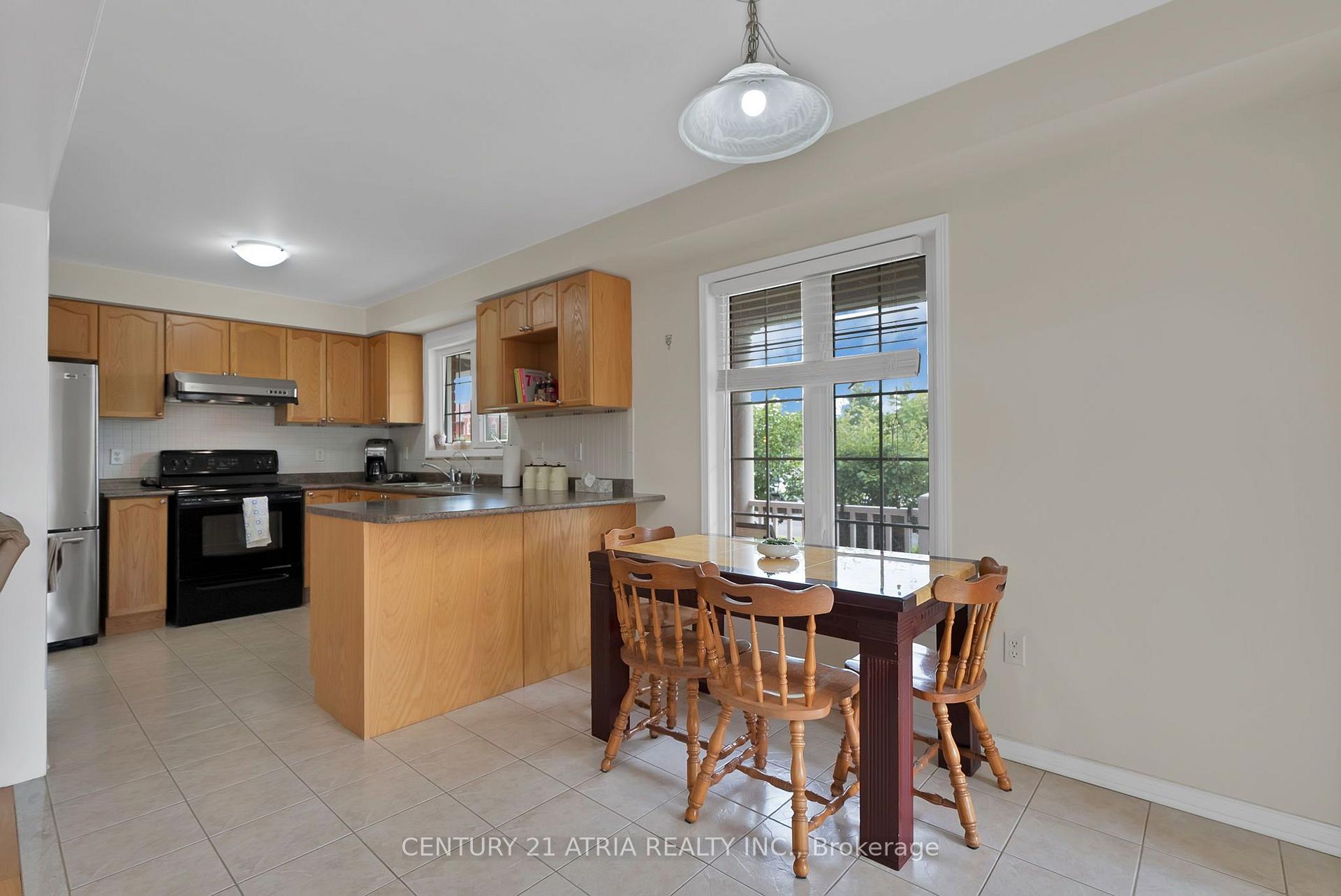 Photo 8 of 100 Gas Lamp Lane, Markham, Cornell — HOMEH