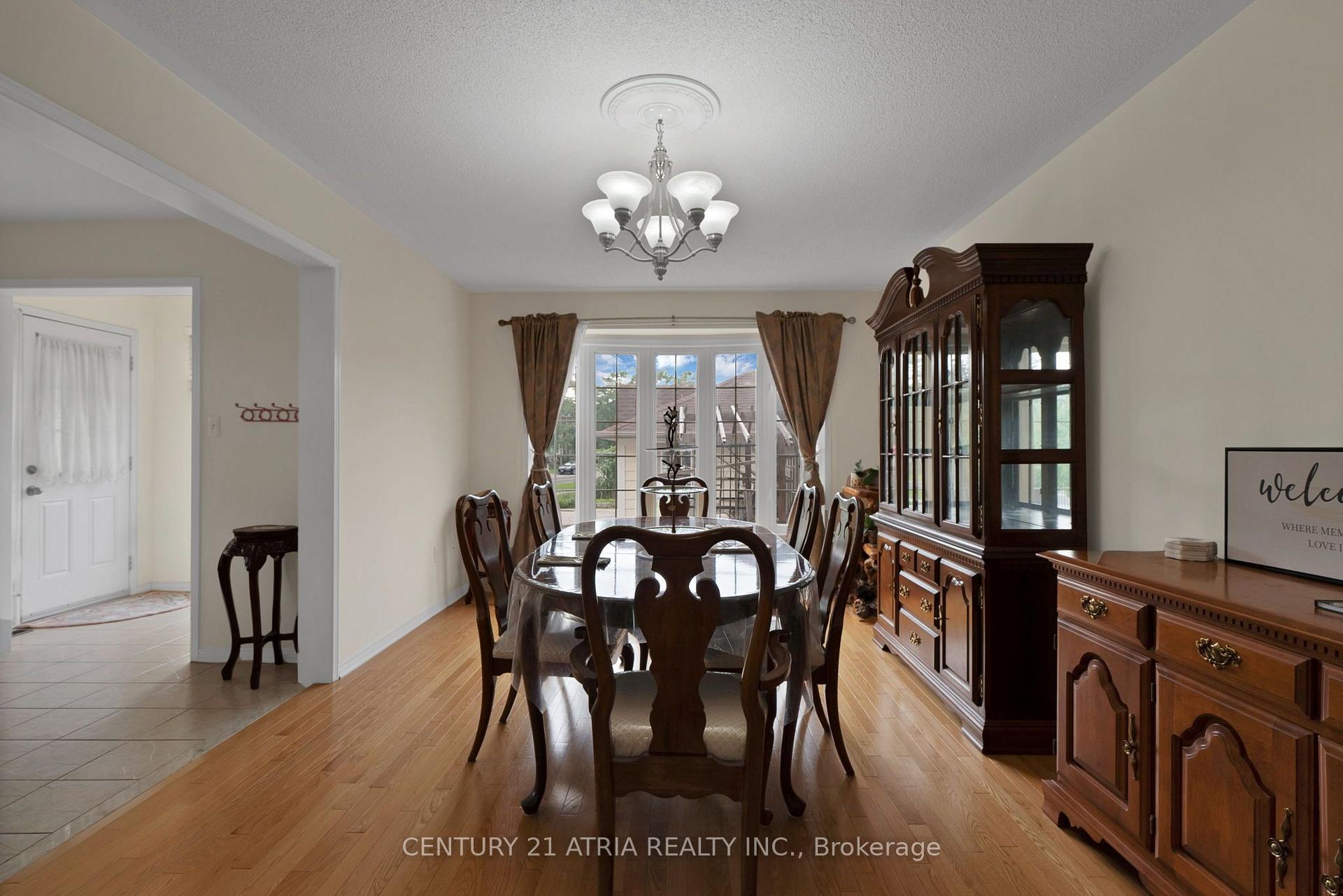Photo 12 of 100 Gas Lamp Lane, Markham, Cornell — HOMEH