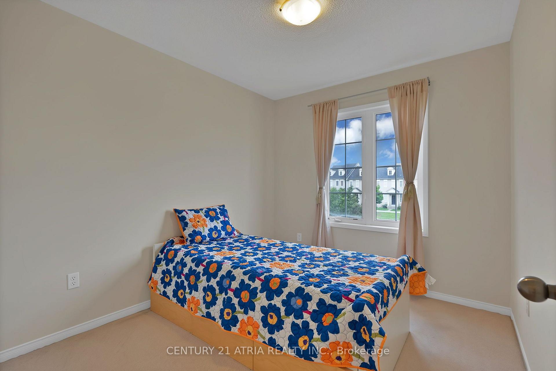 Photo 15 of 100 Gas Lamp Lane, Markham, Cornell — HOMEH