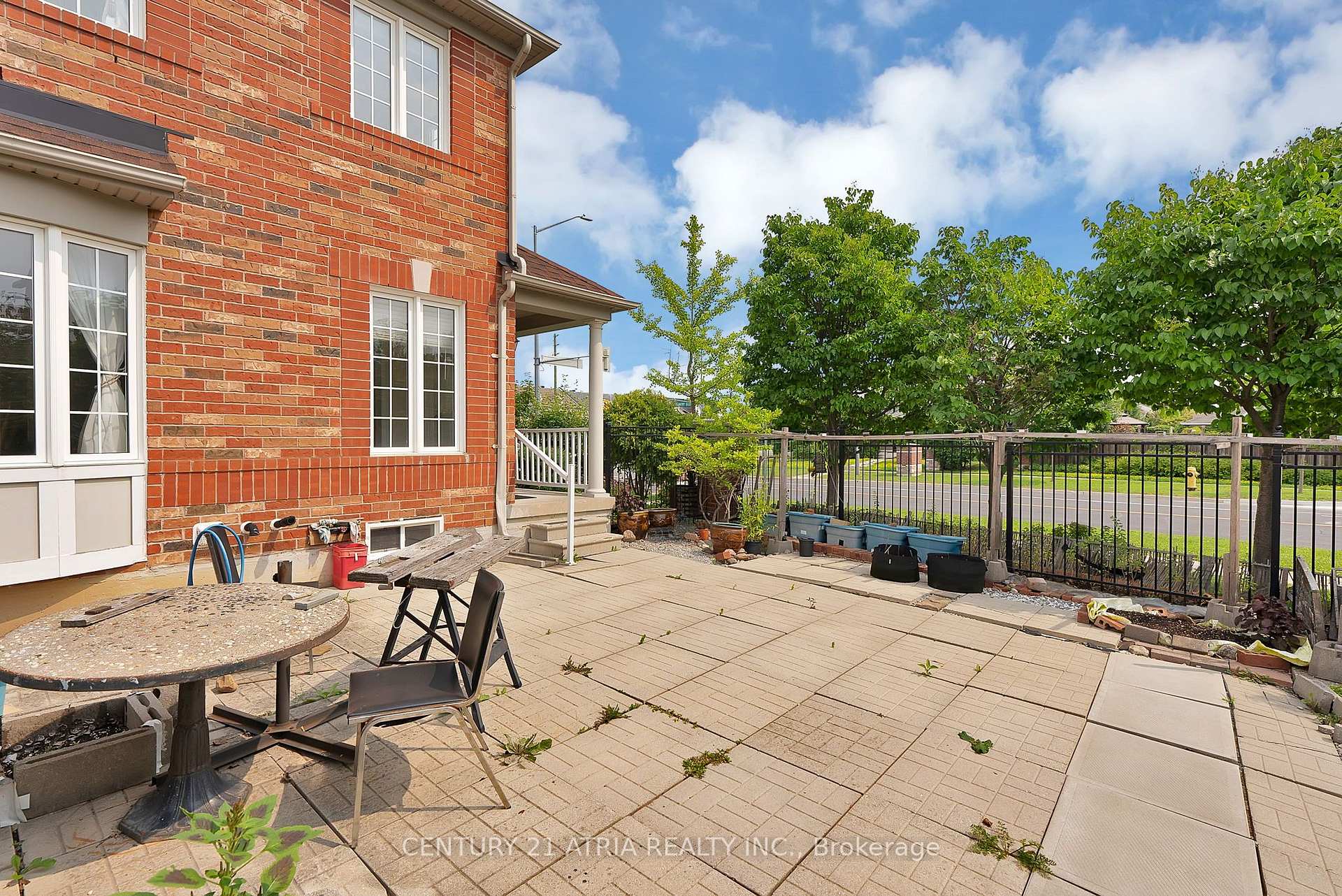 Photo 26 of 100 Gas Lamp Lane, Markham, Cornell — HOMEH