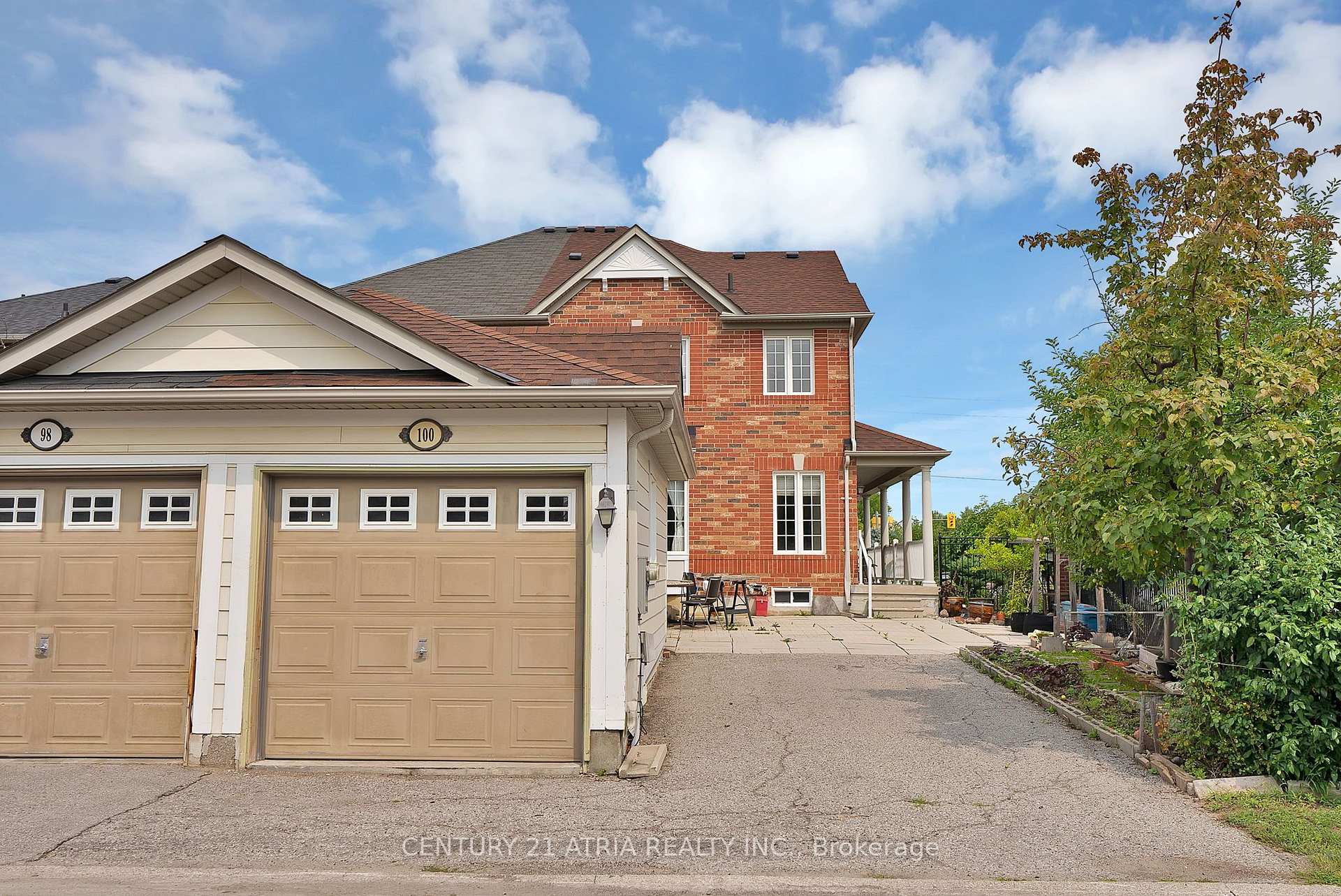 Photo 30 of 100 Gas Lamp Lane, Markham, Cornell — HOMEH