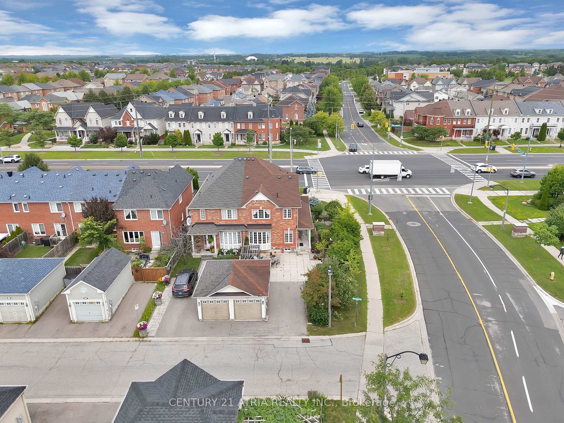 Photo 32 of 100 Gas Lamp Lane, Markham, Cornell — HOMEH