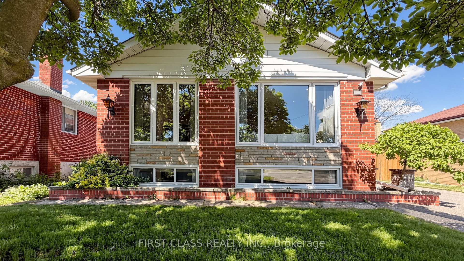 Photo 3 of 20 Brampton Road, Etobicoke, Willowridge-Martingrove-Richview — HOMEH