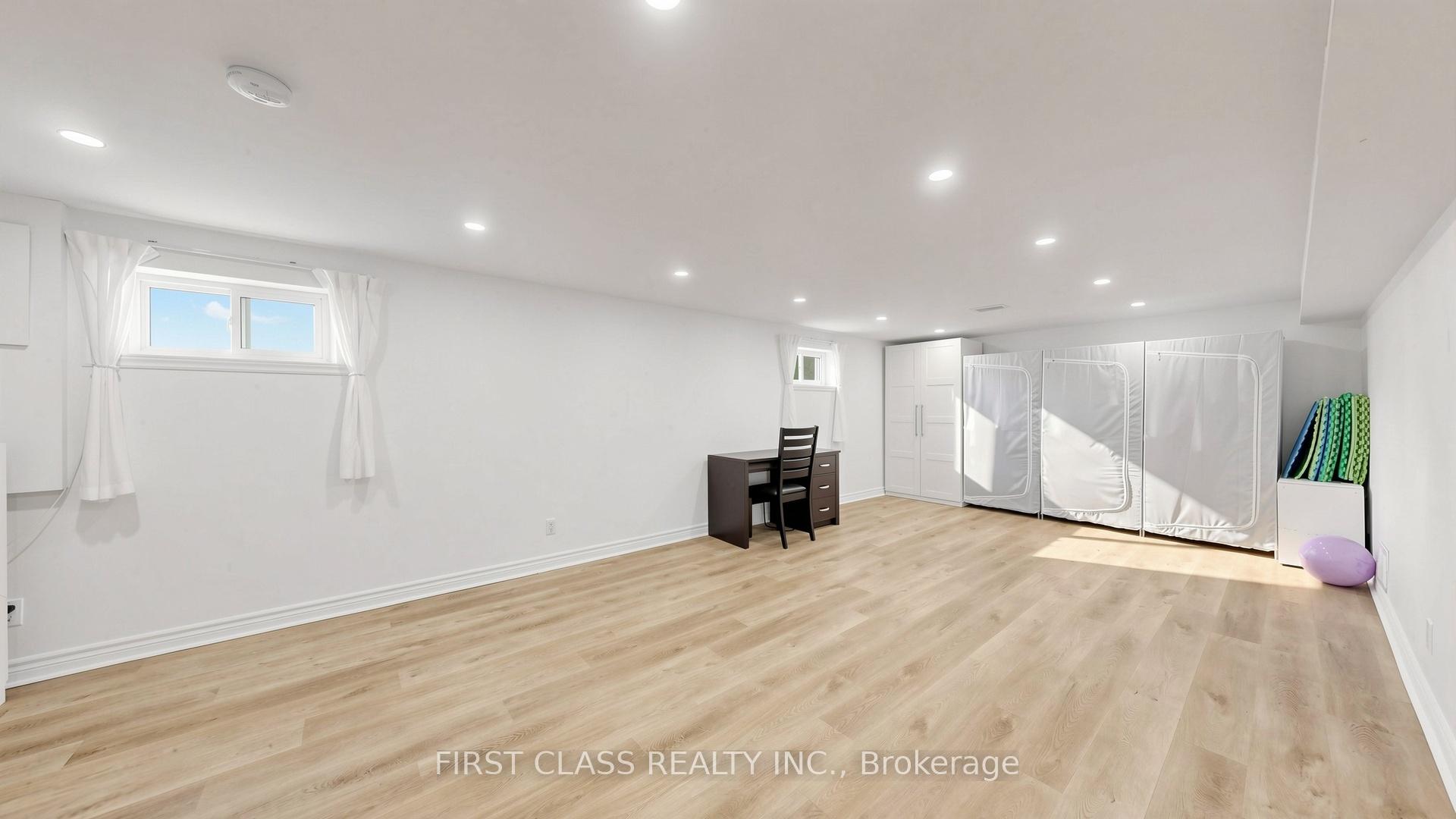 Photo 38 of 20 Brampton Road, Etobicoke, Willowridge-Martingrove-Richview — HOMEH