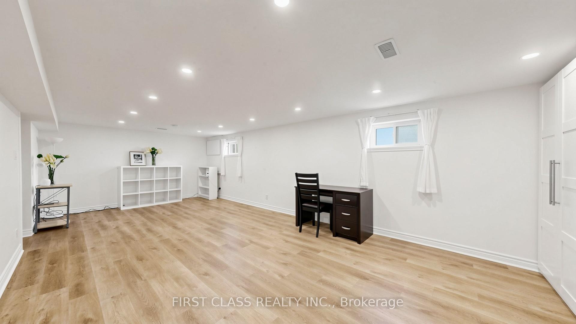 Photo 40 of 20 Brampton Road, Etobicoke, Willowridge-Martingrove-Richview — HOMEH