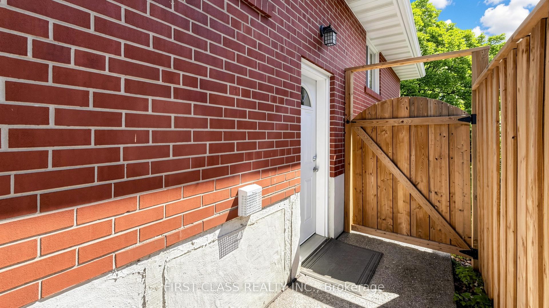 Photo 44 of 20 Brampton Road, Etobicoke, Willowridge-Martingrove-Richview — HOMEH