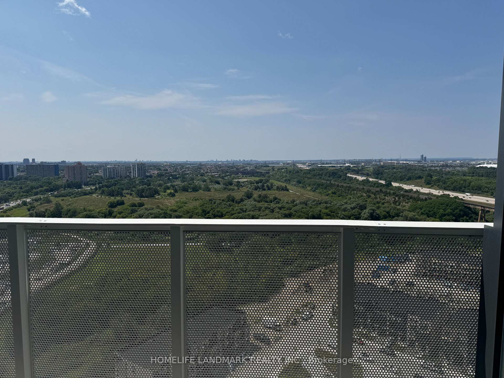 Photo 10 of Unit 1916, 6 Flavelle Trail, Vaughan, Steeles West Industrial — HOMEH