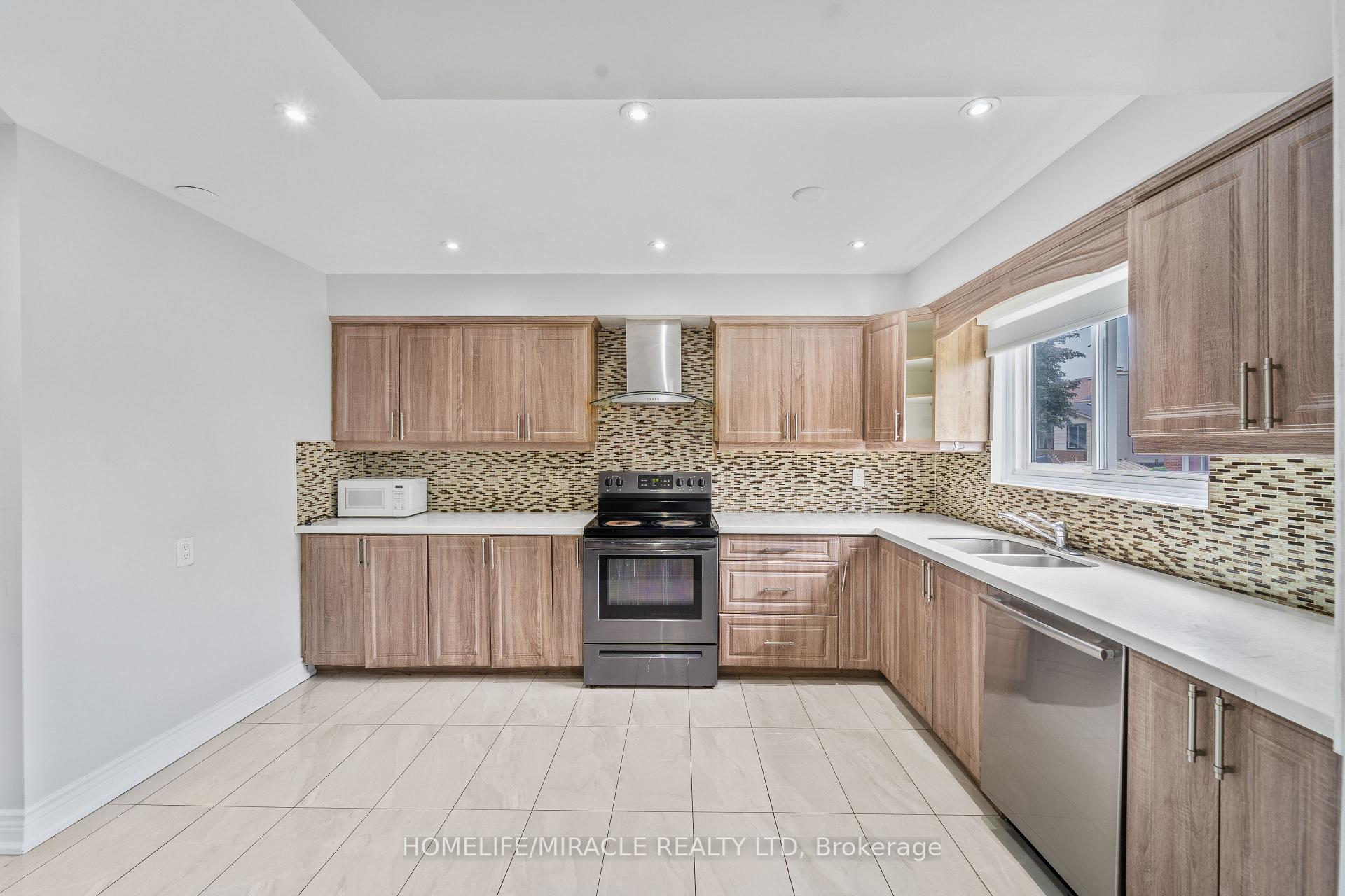 Photo 17 of 115 Bruce Beer Drive, Brampton, Madoc — HOMEH