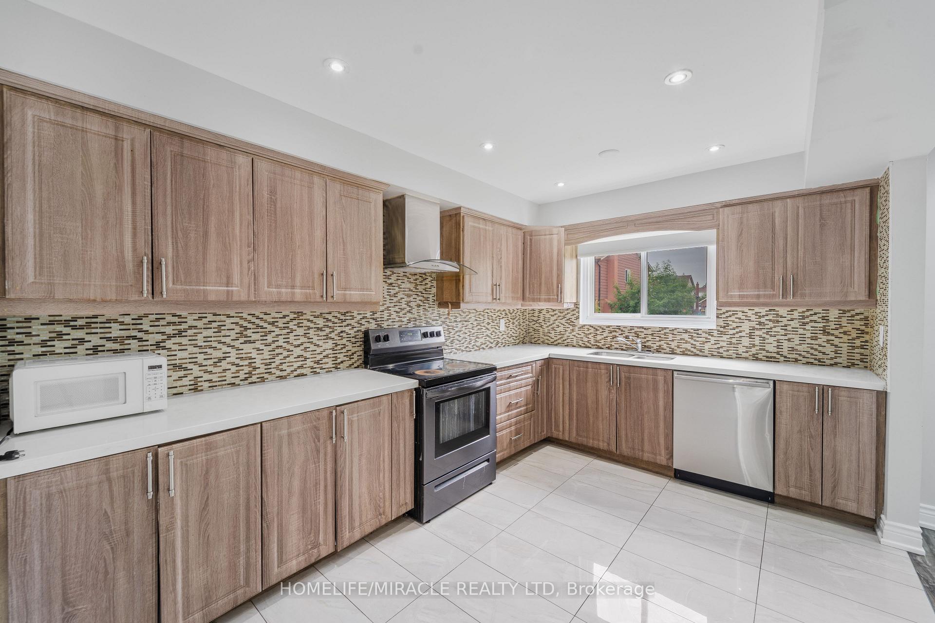 Photo 18 of 115 Bruce Beer Drive, Brampton, Madoc — HOMEH