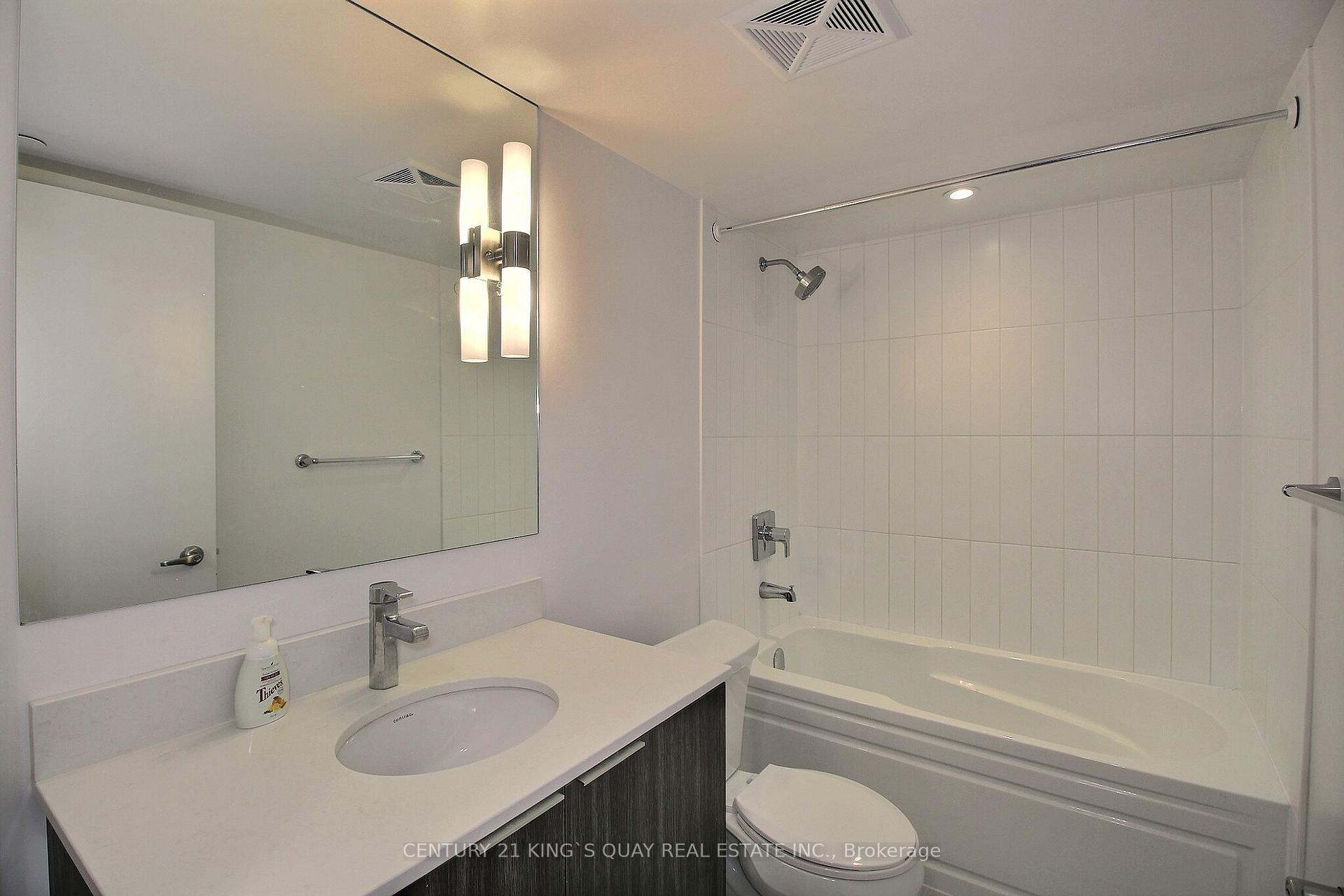 Photo 6 of Unit 403, 955 Bay Street, Toronto, Bay Street Corridor — HOMEH