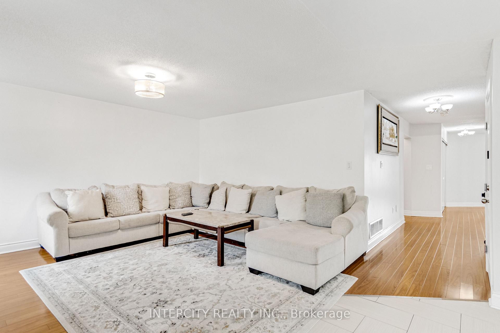 Photo 11 of 48 Avalanche Crescent, Brampton, Bram East — HOMEH