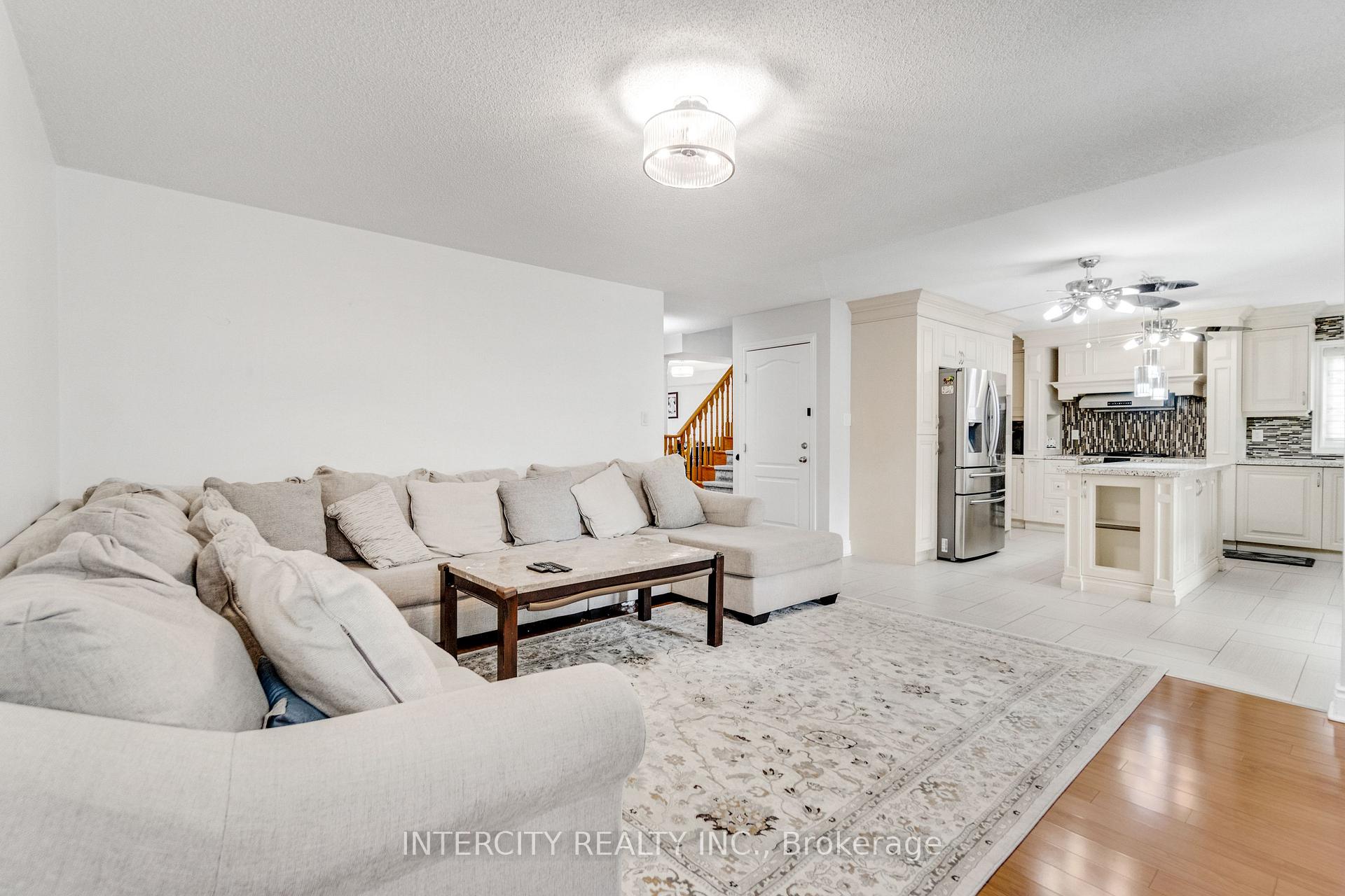 Photo 12 of 48 Avalanche Crescent, Brampton, Bram East — HOMEH
