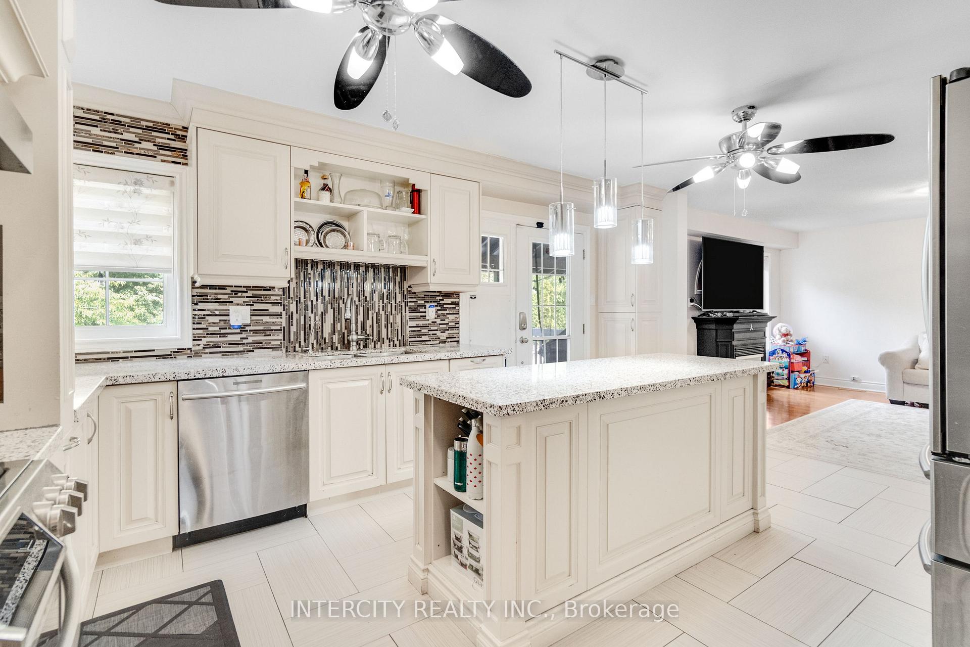 Photo 17 of 48 Avalanche Crescent, Brampton, Bram East — HOMEH