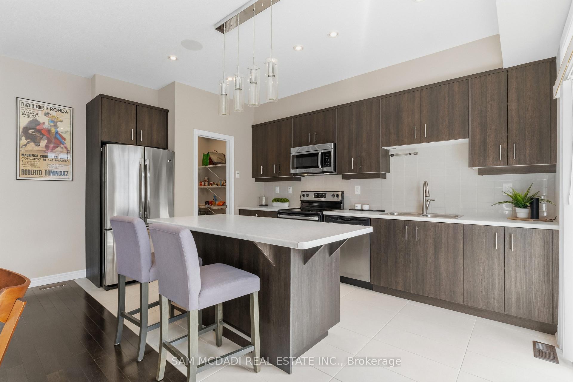 Photo 11 of Unit 9, 215 Dundas Street E, Hamilton, Waterdown — HOMEH