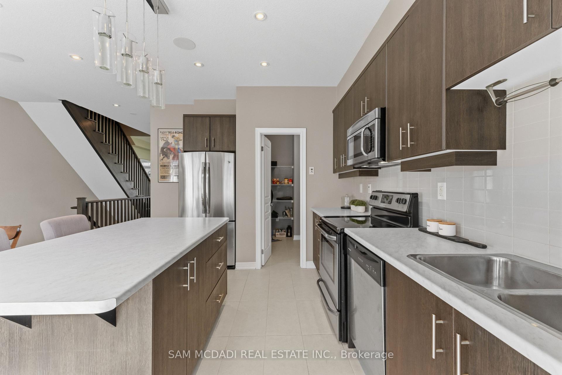 Photo 12 of Unit 9, 215 Dundas Street E, Hamilton, Waterdown — HOMEH